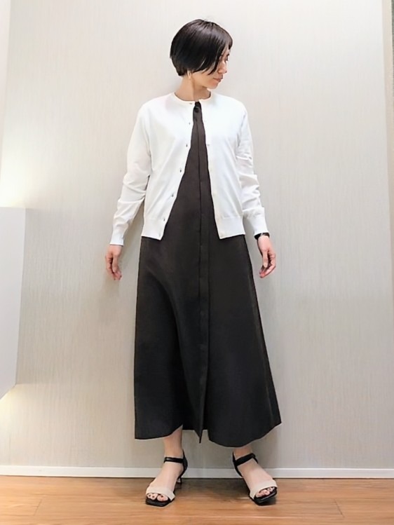 ミズタさんの「UNTITLED｜【9色展開/アンサンブル可】コットンクルーネックカーディガン」を使ったコーディネート