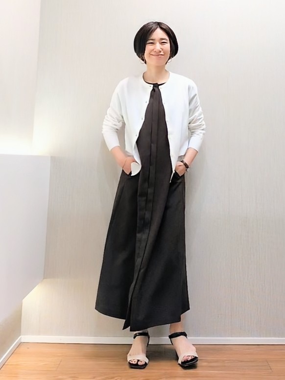 ミズタさんの「UNTITLED｜【9色展開/アンサンブル可】コットンクルーネックカーディガン」を使ったコーディネート