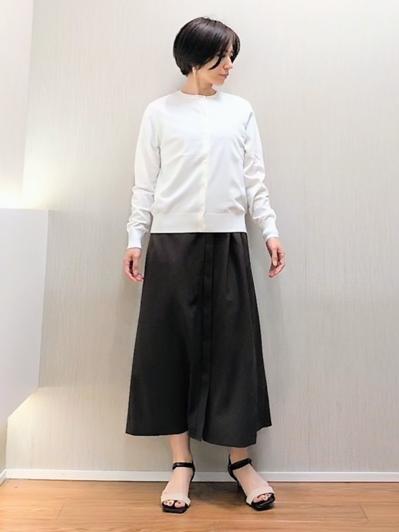ミズタさんの「UNTITLED｜【9色展開/アンサンブル可】コットンクルーネックカーディガン」を使ったコーディネート