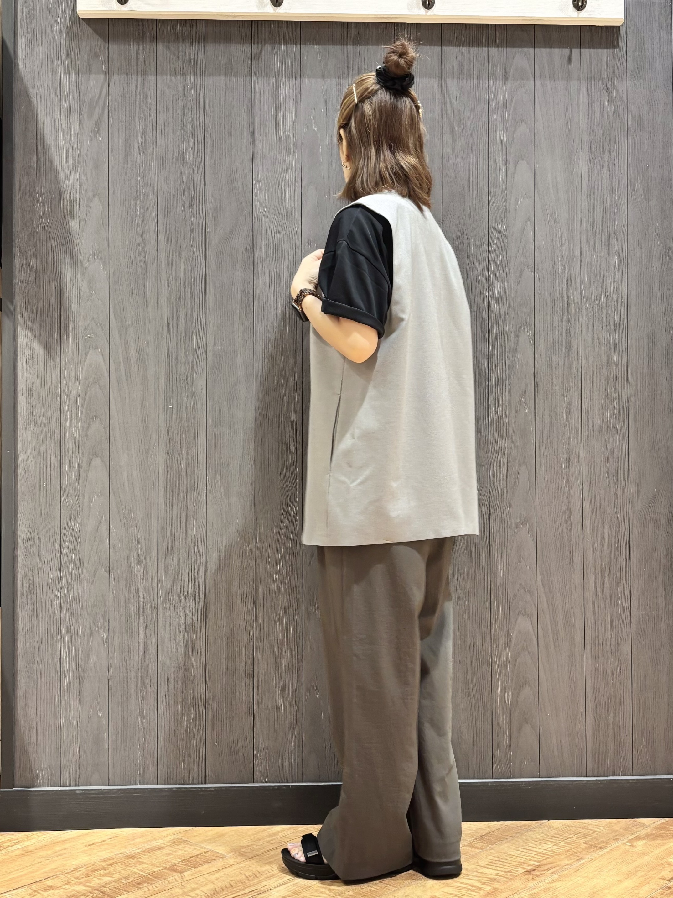 meiさんの「SHOO･LA･RUE｜【セットアップ可/洗濯後しわになりにくい/S-LL】シンプルで合わせやすい ノーカラージレ」を使ったコーディネート