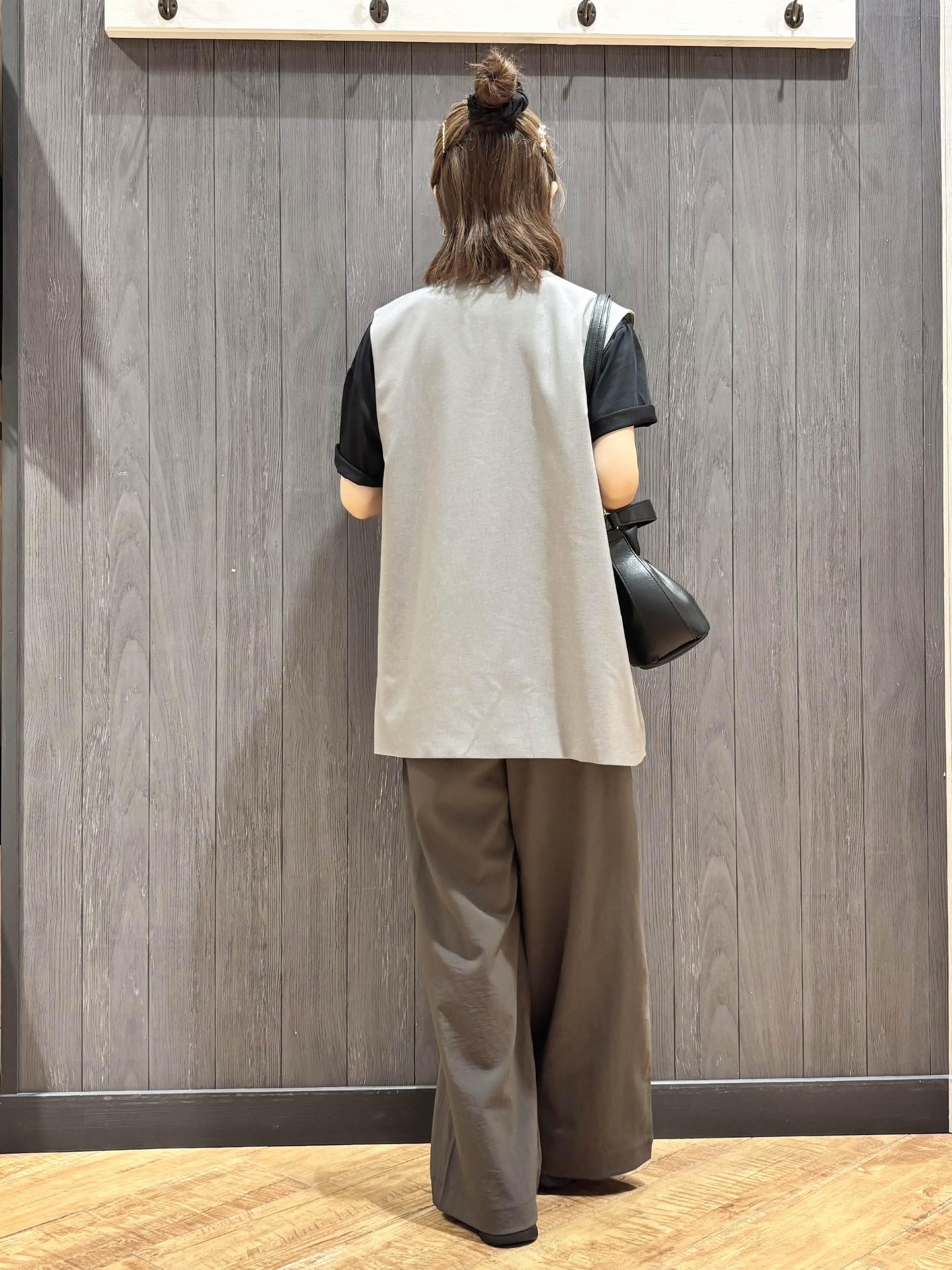 meiさんの「SHOO･LA･RUE｜【セットアップ可/洗濯後しわになりにくい/S-LL】シンプルで合わせやすい ノーカラージレ」を使ったコーディネート
