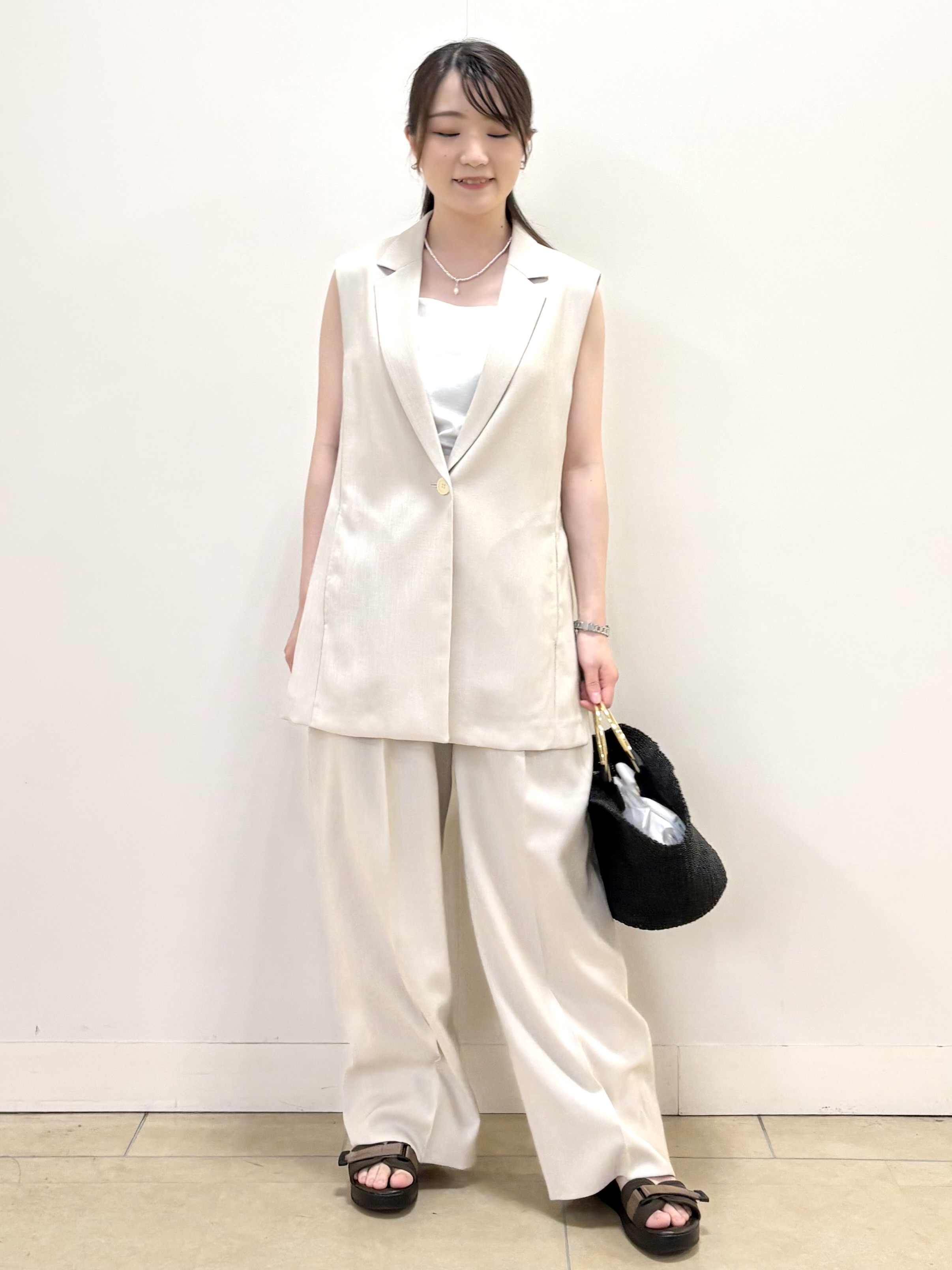 mikiさんの「Reflect｜【セットアップ可】リネンライクジレ」を使ったコーディネート