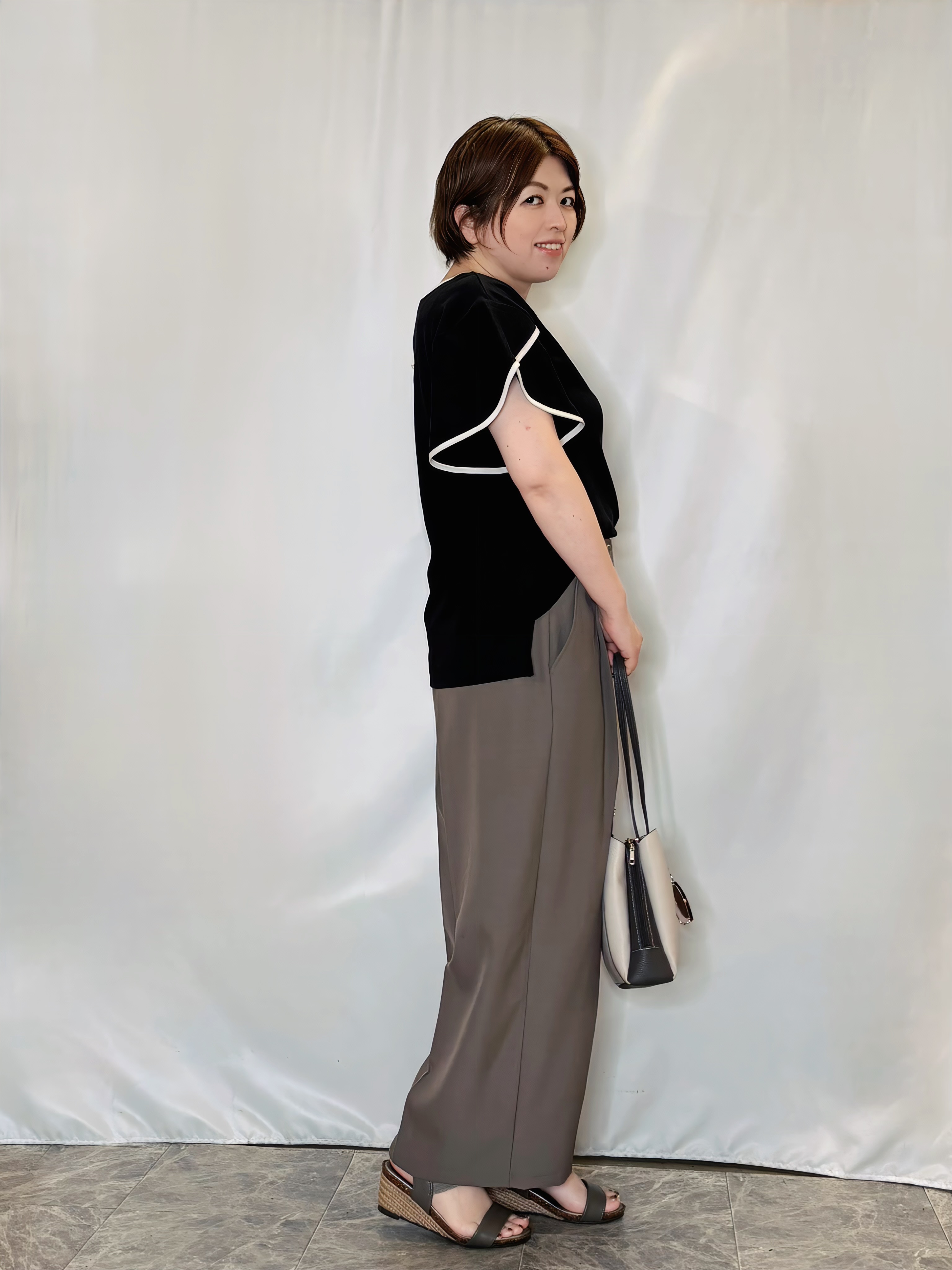 たみさんの「SHOO･LA･RUE｜【ひんやり/洗濯機可/S-LL】配色パイピング フレアスリーブトップス」を使ったコーディネート