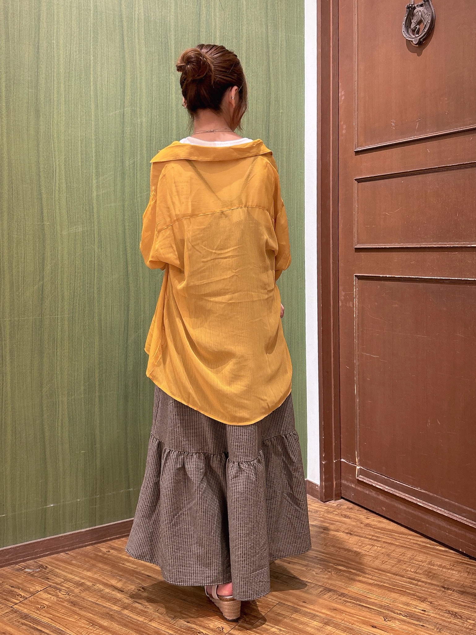 かおりさんの「SHOO･LA･RUE｜【洗濯機可】ダブルポケット 楊柳しぼしぼシアーシャツ」を使ったコーディネート
