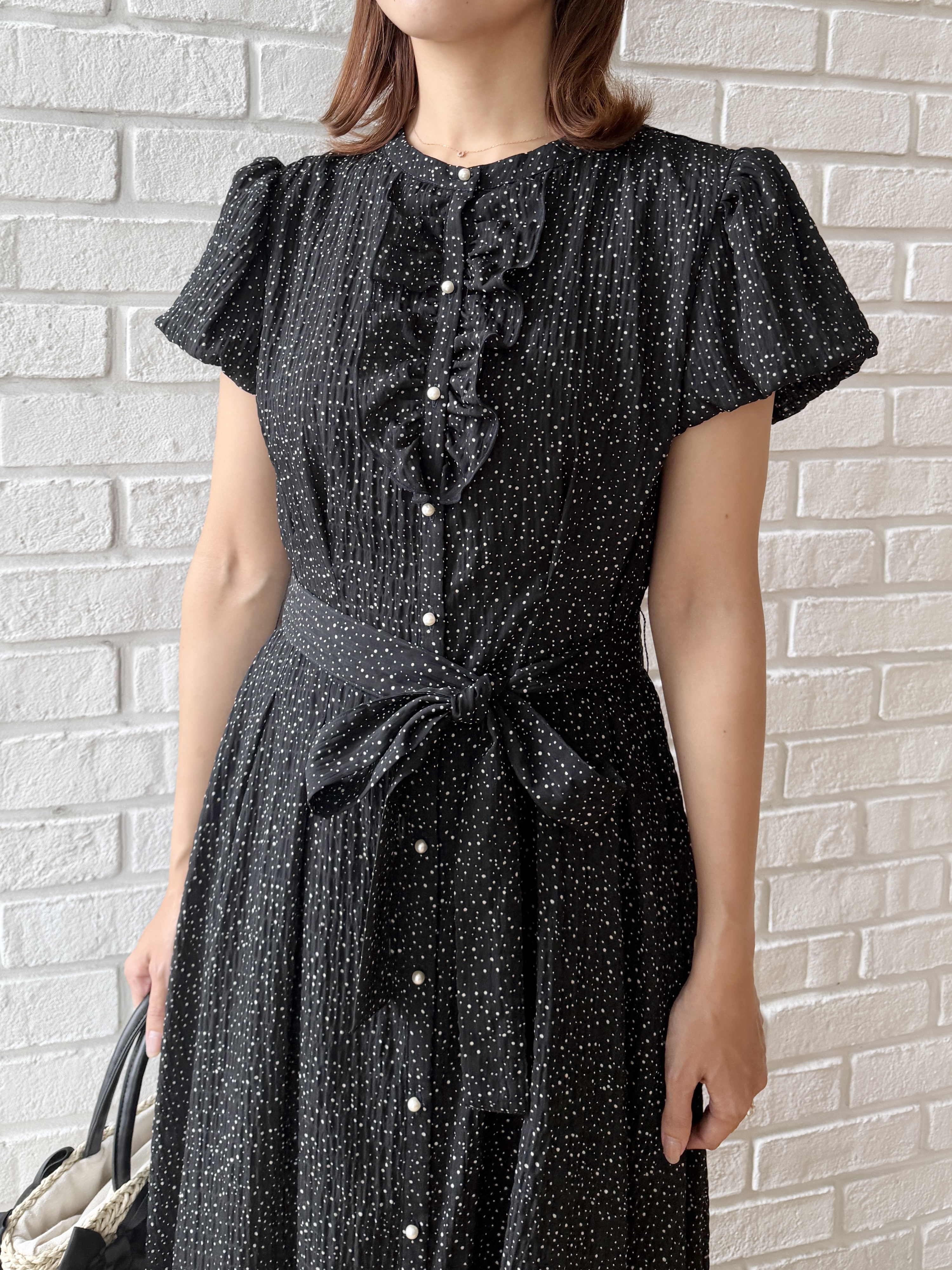 みぃさんの「Couture brooch｜【洗える】フロントフリル ドット柄ワンピース」を使ったコーディネート