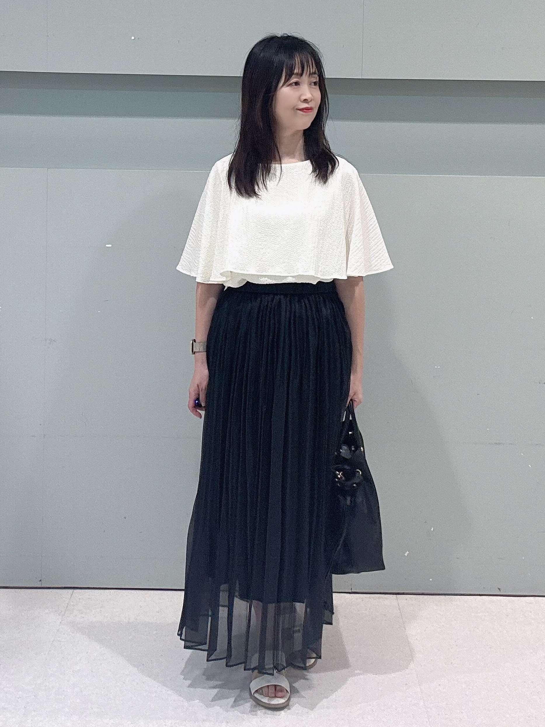 makiさんの「UNTITLED｜【洗える/ストレッチ性/フェミニン】ケープデザインブラウス」を使ったコーディネート