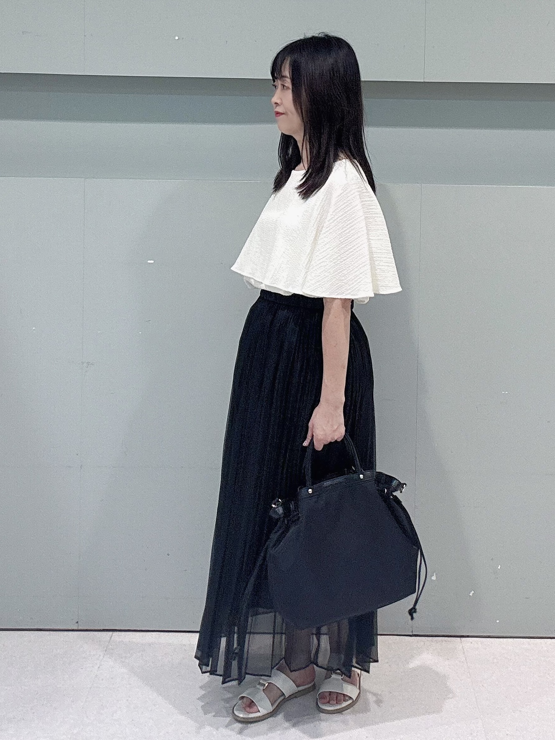 makiさんの「UNTITLED｜【洗える/ストレッチ性/フェミニン】ケープデザインブラウス」を使ったコーディネート