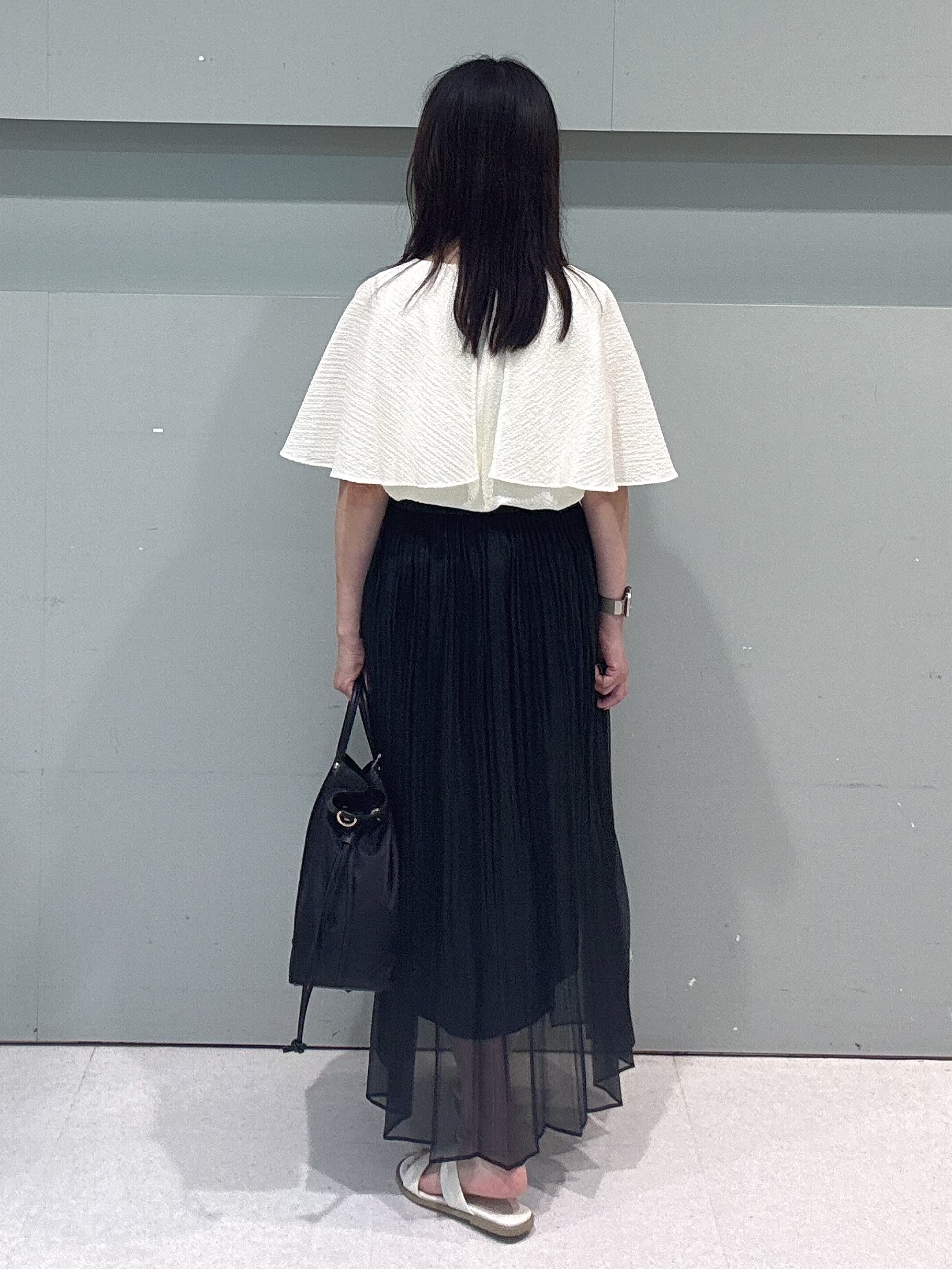 makiさんの「UNTITLED｜【洗える/ストレッチ性/フェミニン】ケープデザインブラウス」を使ったコーディネート