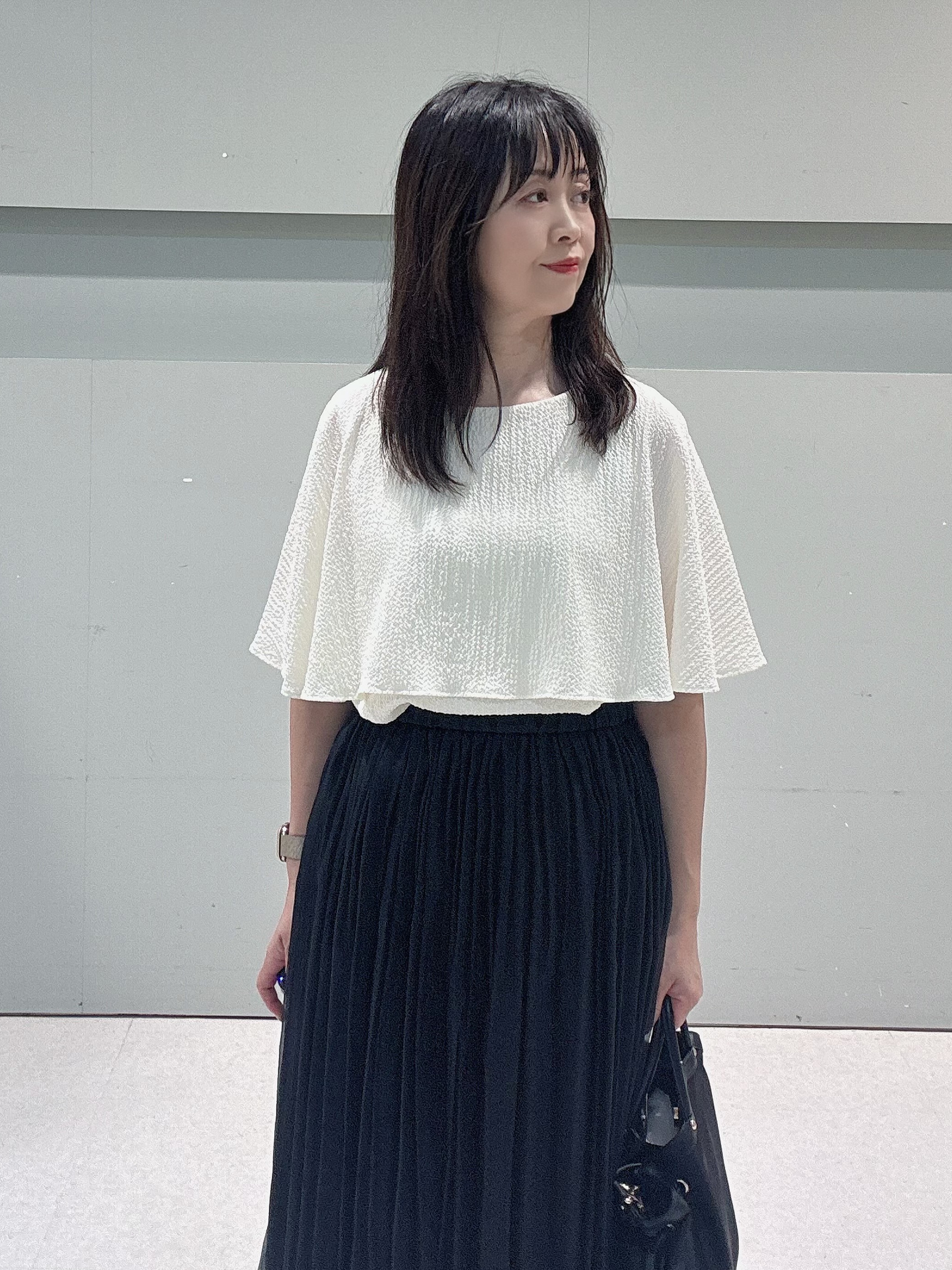 makiさんの「UNTITLED｜【洗える/ストレッチ性/フェミニン】ケープデザインブラウス」を使ったコーディネート