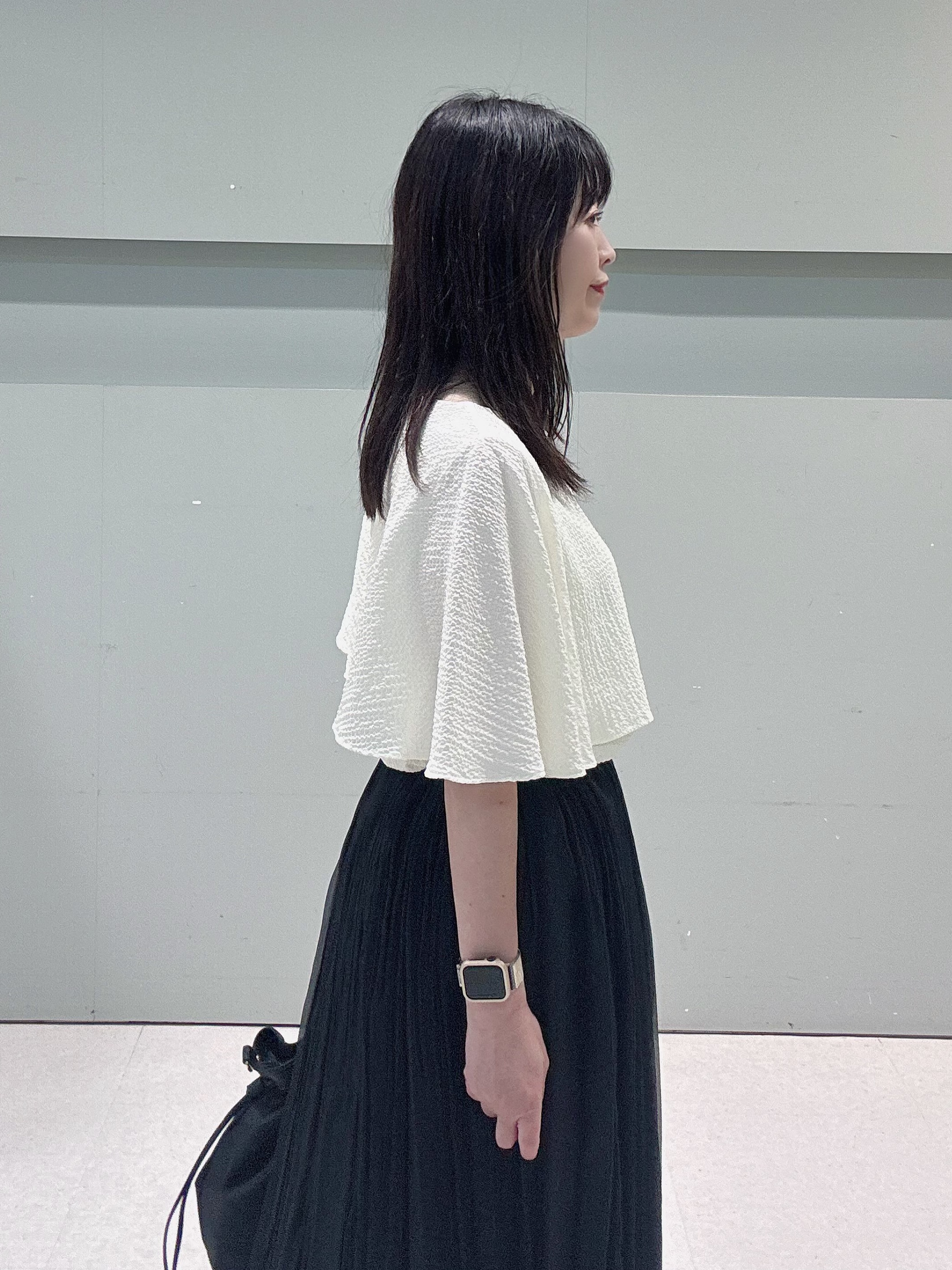 makiさんの「UNTITLED｜【洗える/ストレッチ性/フェミニン】ケープデザインブラウス」を使ったコーディネート