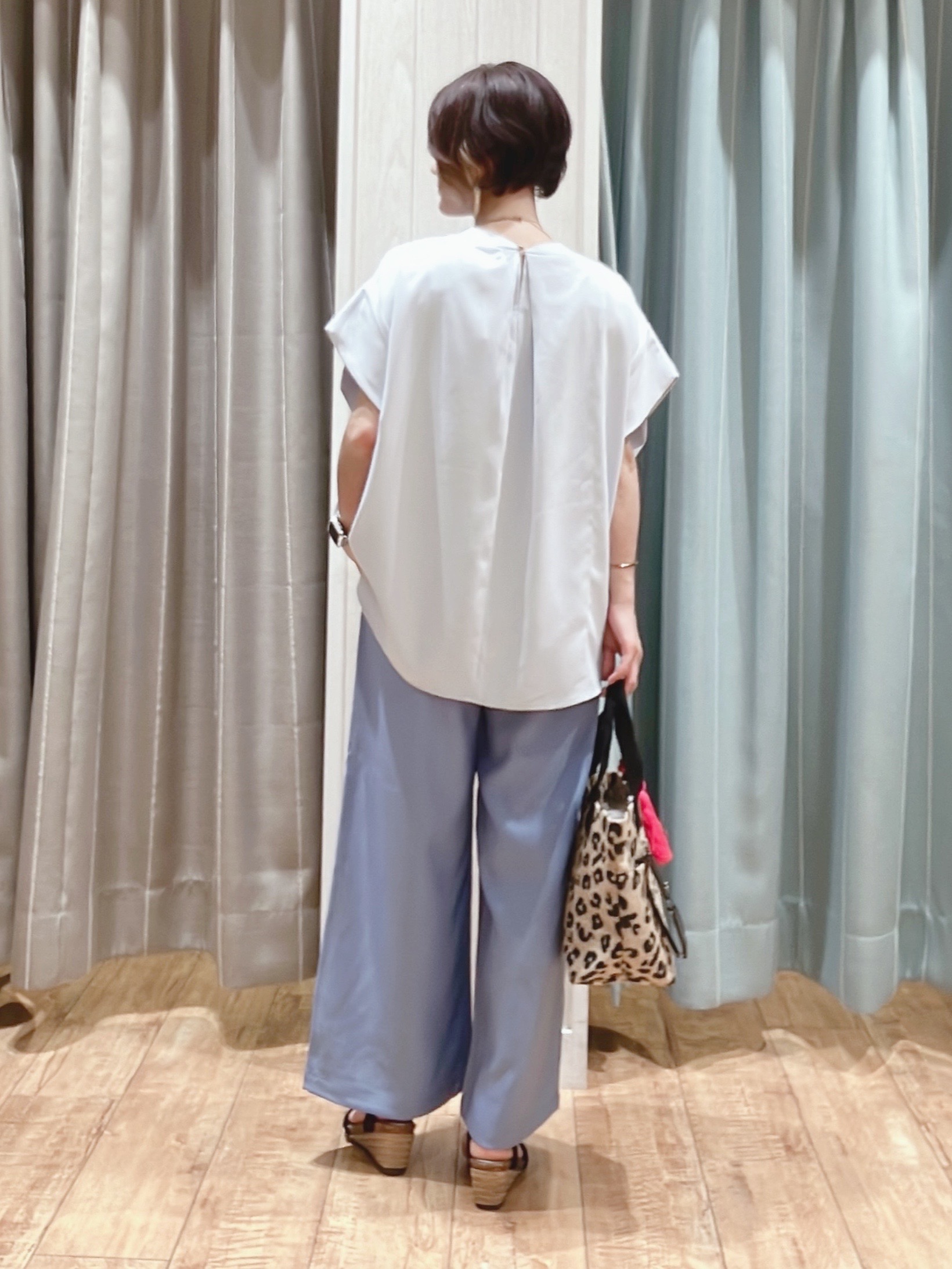 aaamiさんの「SHOO･LA･RUE｜【洗濯機可/体型カバー】インしてる風 ふんわり裾バルーントップス」を使ったコーディネート