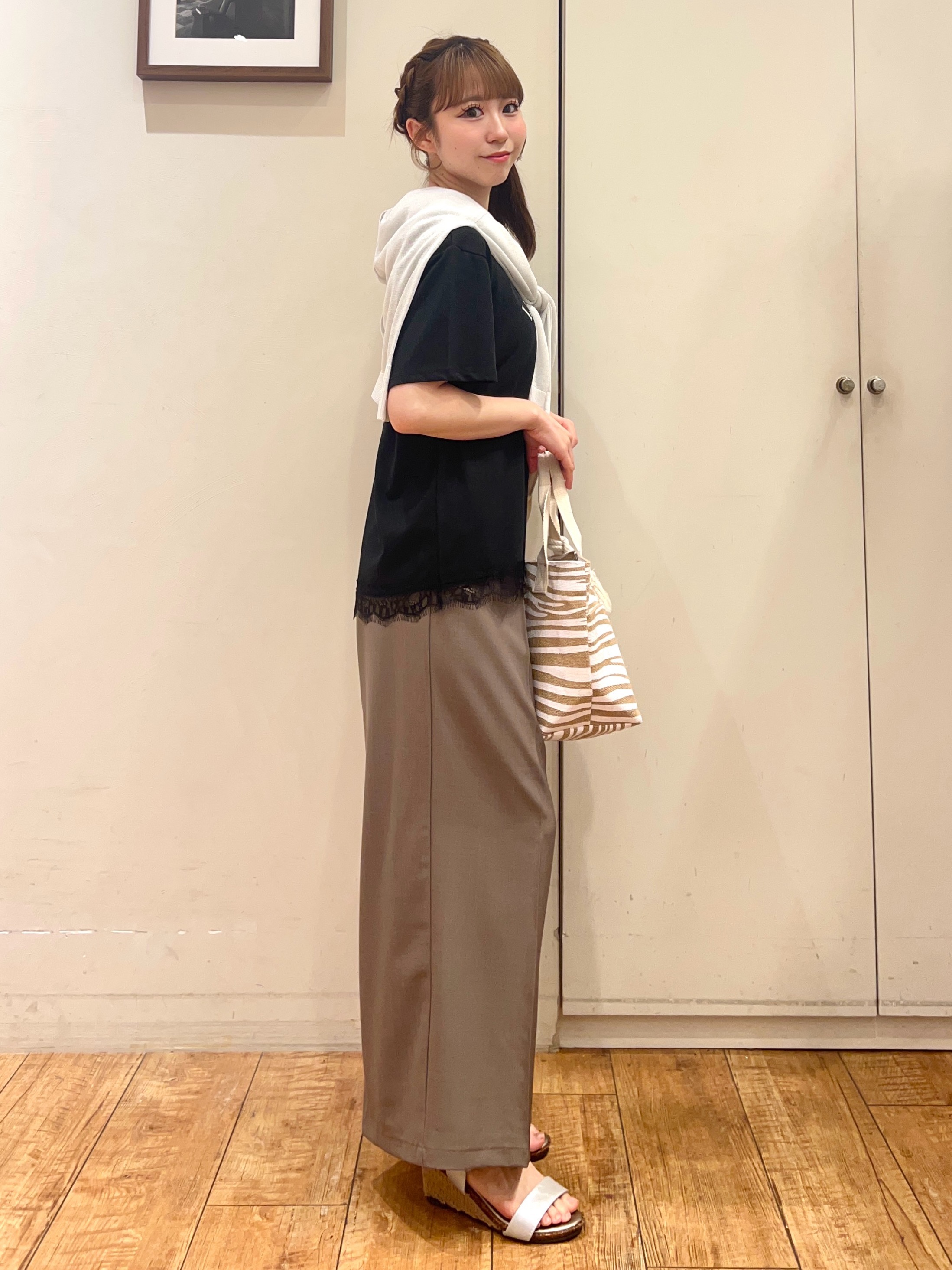 AIRIさんの「SHOO･LA･RUE｜【さらり快適/洗濯機可/S-LL】シアーラメカーディガン」を使ったコーディネート