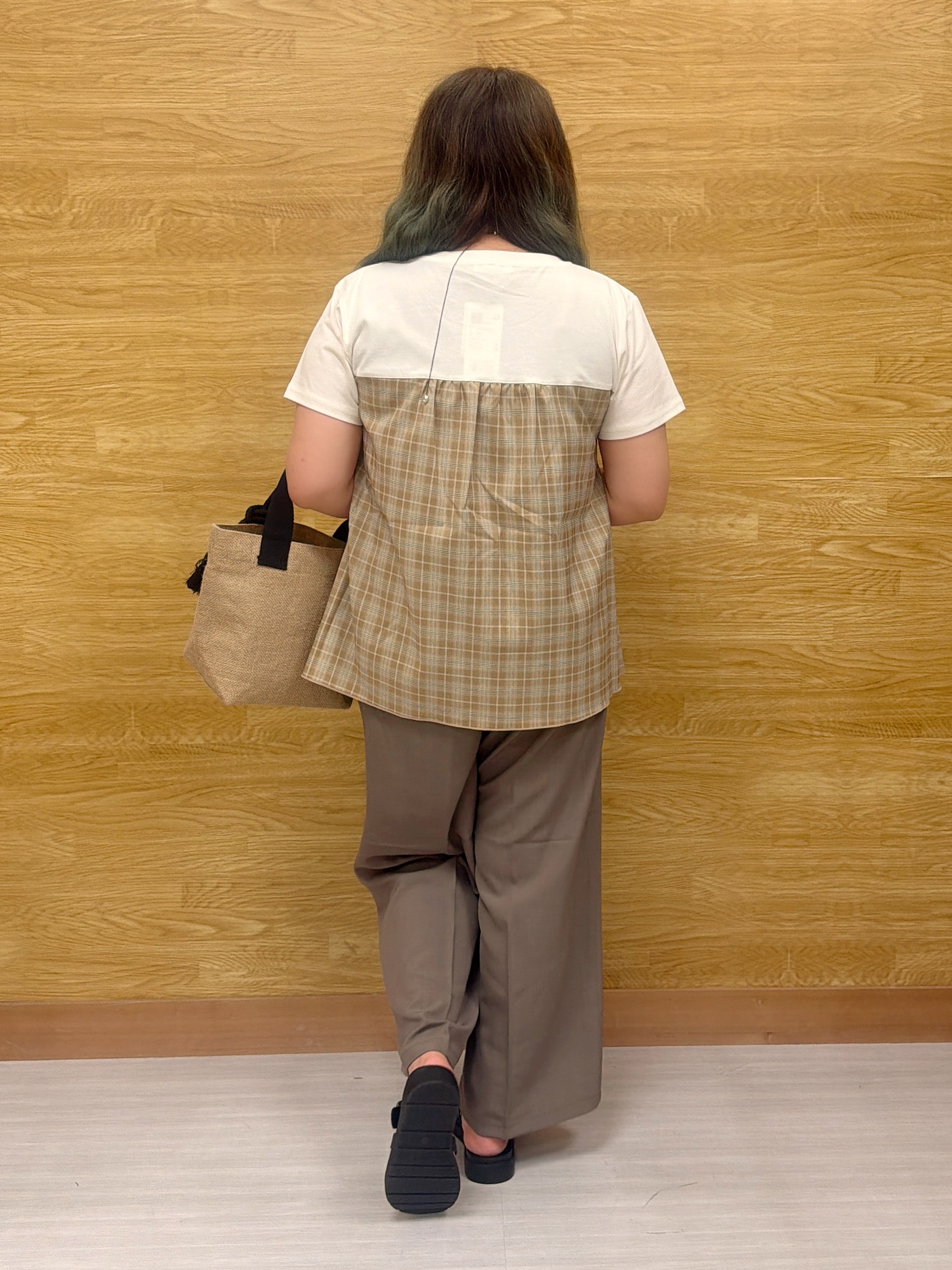 ぁむさんの「SHOO･LA･RUE｜【体型カバー/S-LL/洗濯機可】ぽっこりお腹も隠せる ビスチェ風異素材ドッキングTシャツ」を使ったコーディネート