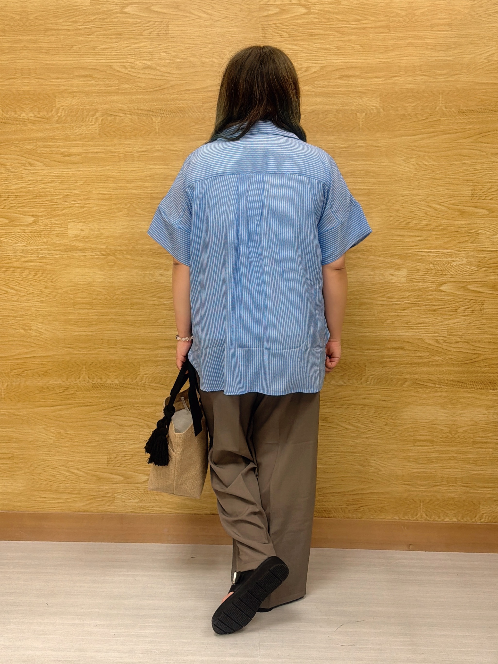 ぁむさんの「SHOO･LA･RUE｜【2点セット/S-LL/洗濯機可】時短でコーデ決まる スラブスキッパーシャツ＋タンクトップ」を使ったコーディネート