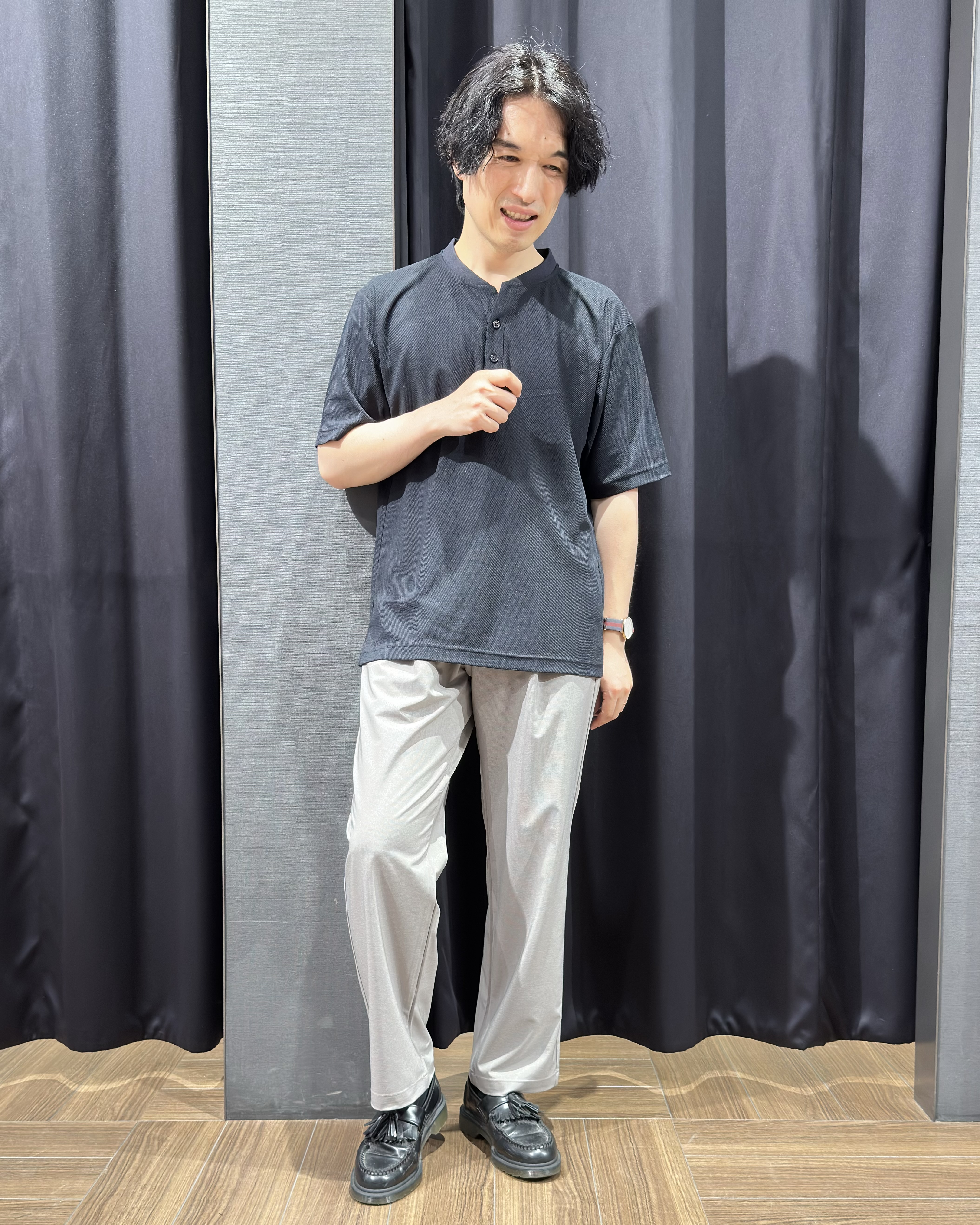 tomoyaさんの「THE SHOP TK｜【サラッと軽い着心地に。】BO-NO HENLEY TEE/ボーノヘンリーネック Tシャツ　吸水速乾」を使ったコーディネート