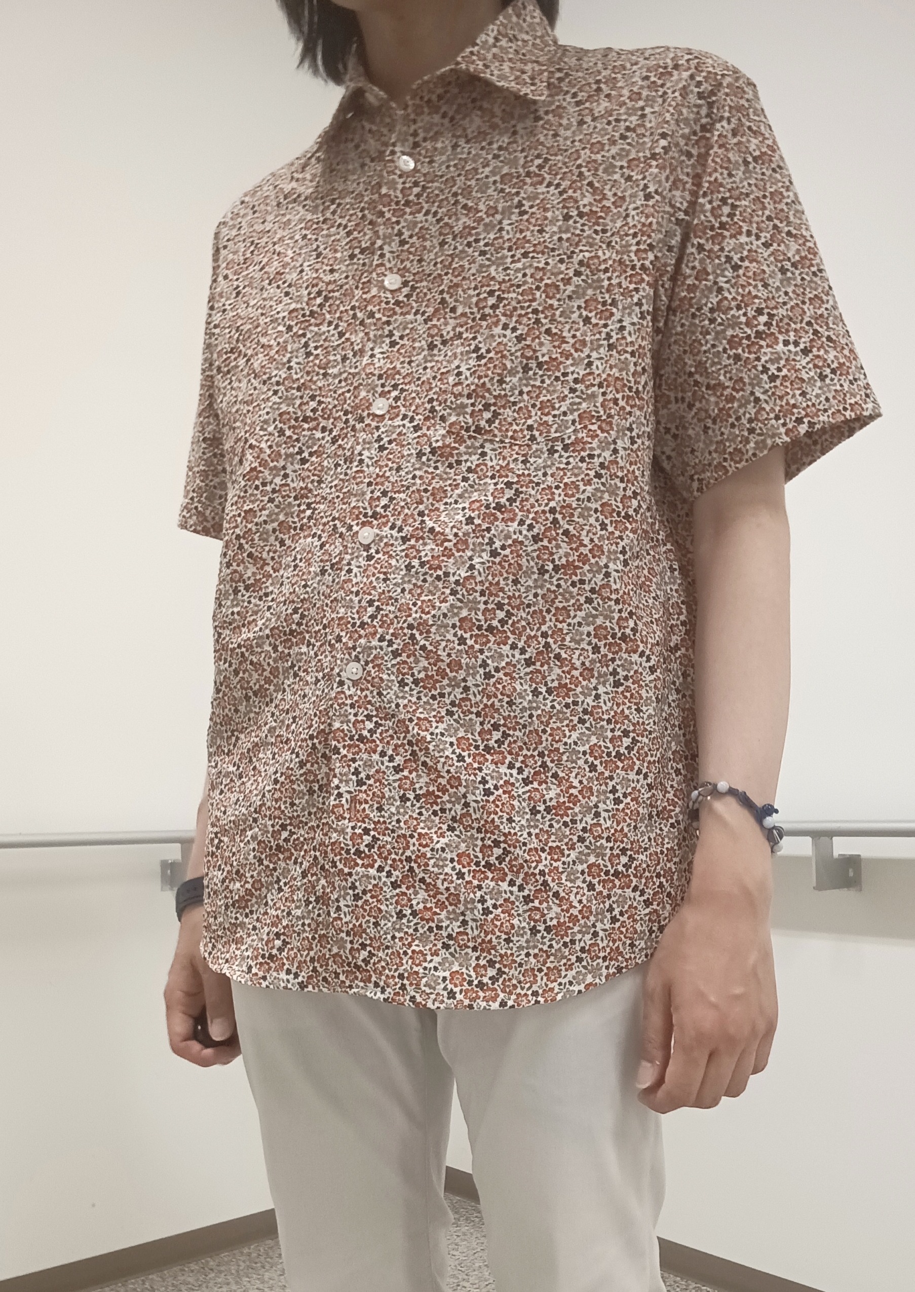 moritaさんの「TAKEO KIKUCHI｜リップル小花シャツ」を使ったコーディネート