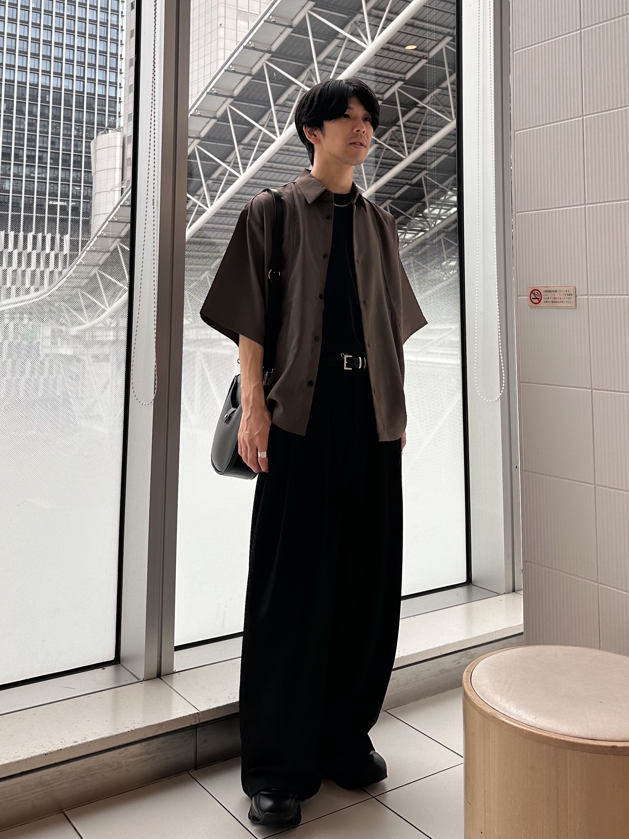 岡崎喬太さんの「tk.TAKEO KIKUCHI｜【UVカット／ストレッチ】NEUTRAXシリーズ 半袖シャツ」を使ったコーディネート