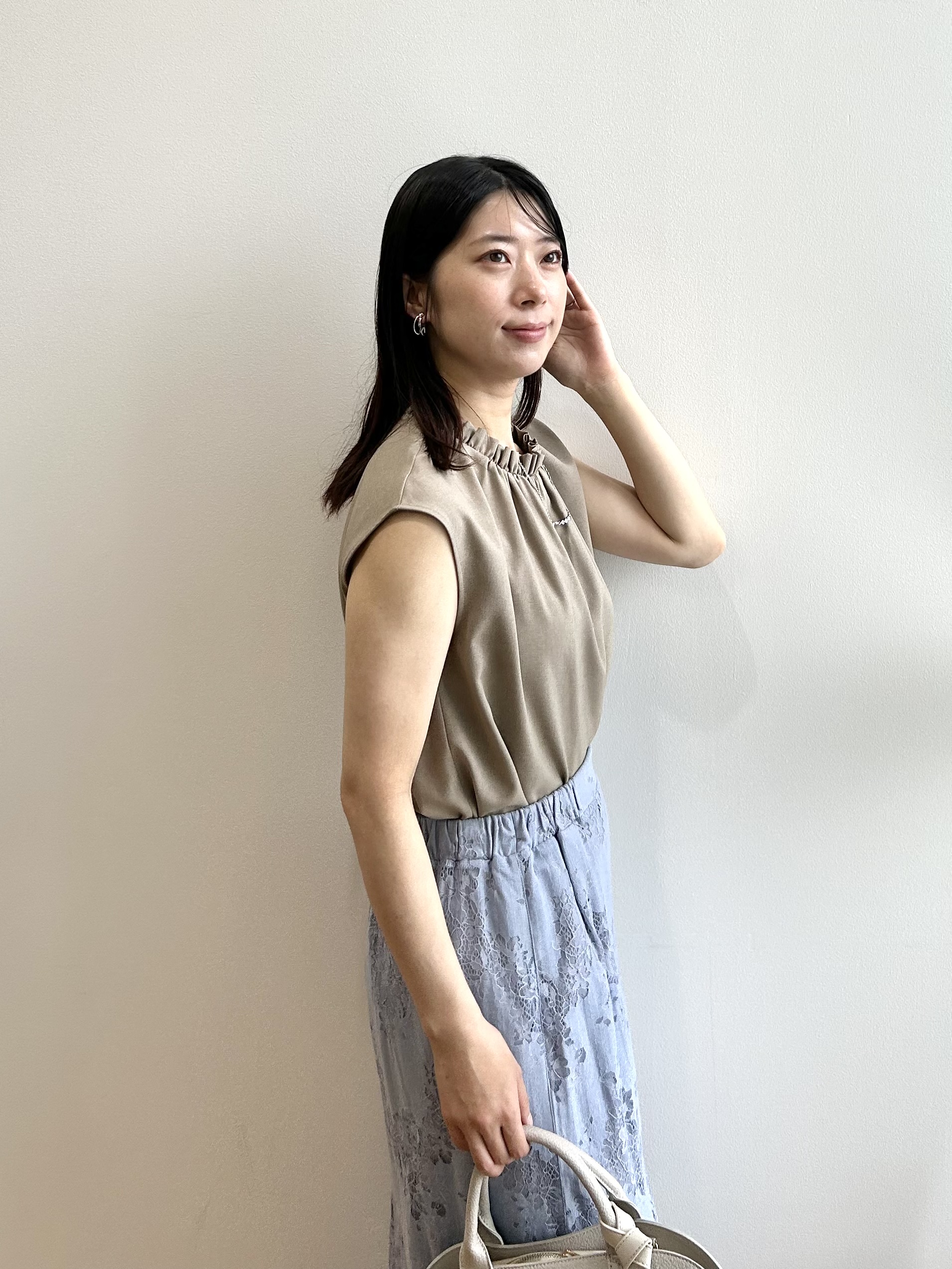 RINAさんの「index｜【吸水速乾】スタンドフリルブラウス《イージーアイロン／ストレッチ／洗濯機OK》」を使ったコーディネート