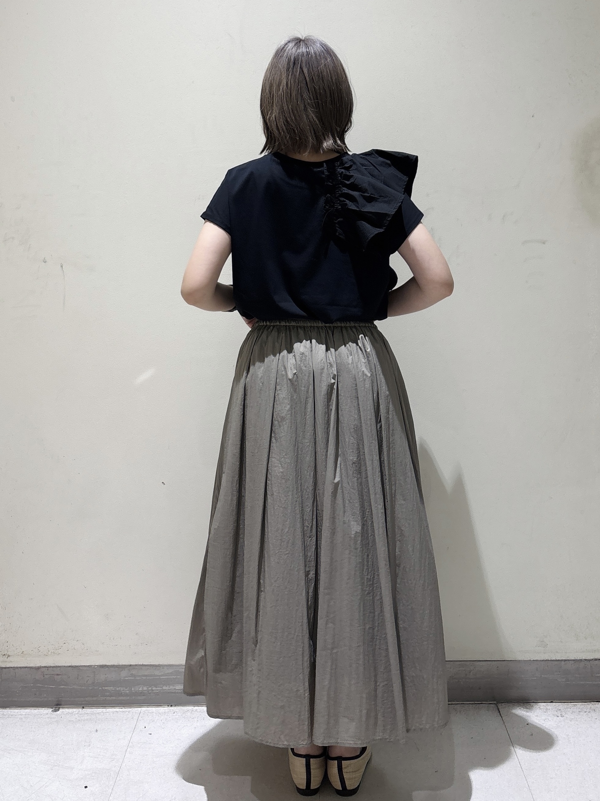 みきちぃさんの「OPAQUE.CLIP｜【UVケア／接触冷感】アシメフリルドッキングカットソー《洗濯機OK》」を使ったコーディネート