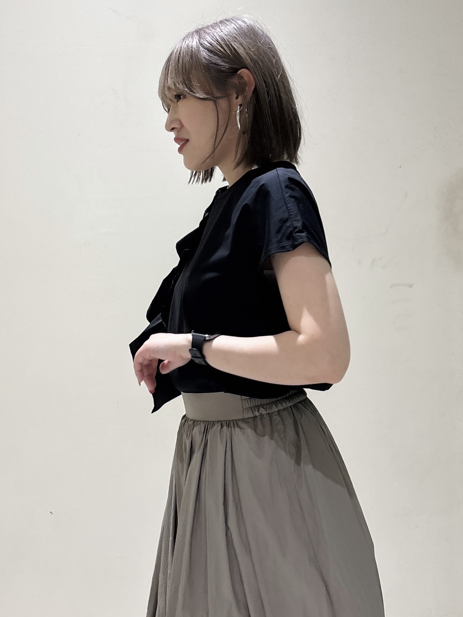 みきちぃさんの「OPAQUE.CLIP｜【UVケア／接触冷感】アシメフリルドッキングカットソー《洗濯機OK》」を使ったコーディネート