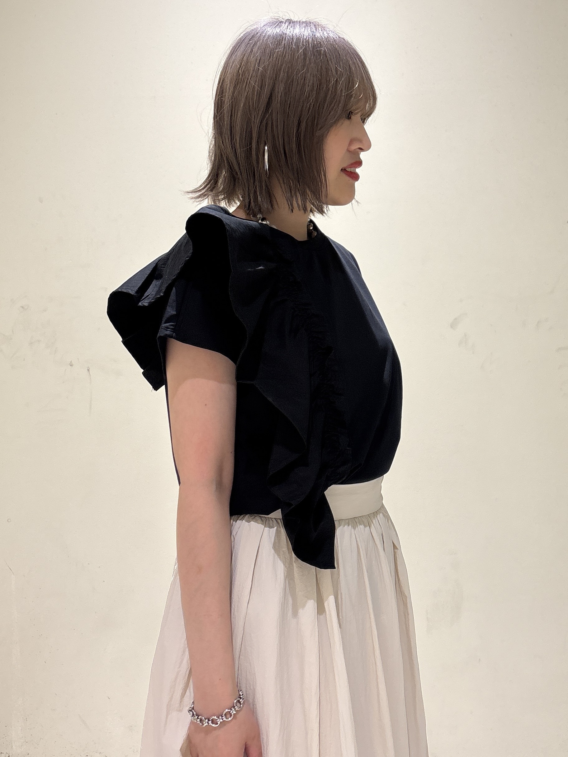 みきちぃさんの「OPAQUE.CLIP｜【UVケア／接触冷感】アシメフリルドッキングカットソー《洗濯機OK》」を使ったコーディネート