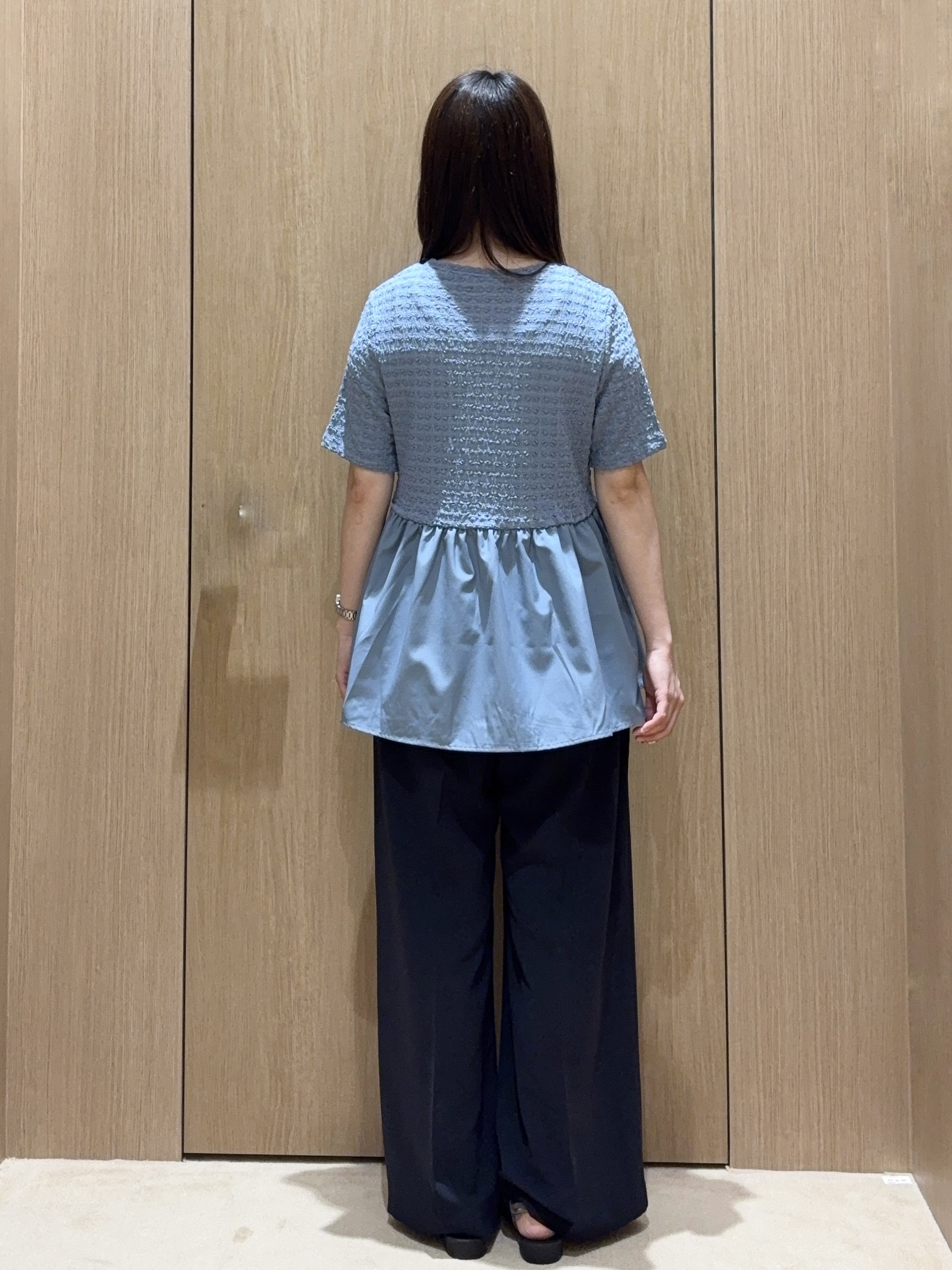 EMIRIさんの「OPAQUE.CLIP｜ジャカードドッキング ペプラムカットソー【洗濯機OK】」を使ったコーディネート