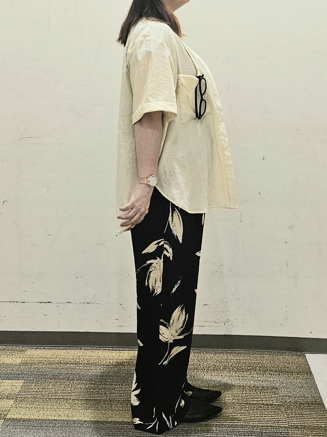 okayuさんの「THE SHOP TK｜【ひんやりさらさら】軽やかに着られる プリントTシャツ」を使ったコーディネート