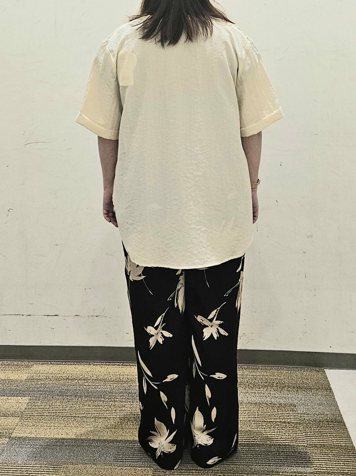 okayuさんの「THE SHOP TK｜【ひんやりさらさら】軽やかに着られる プリントTシャツ」を使ったコーディネート