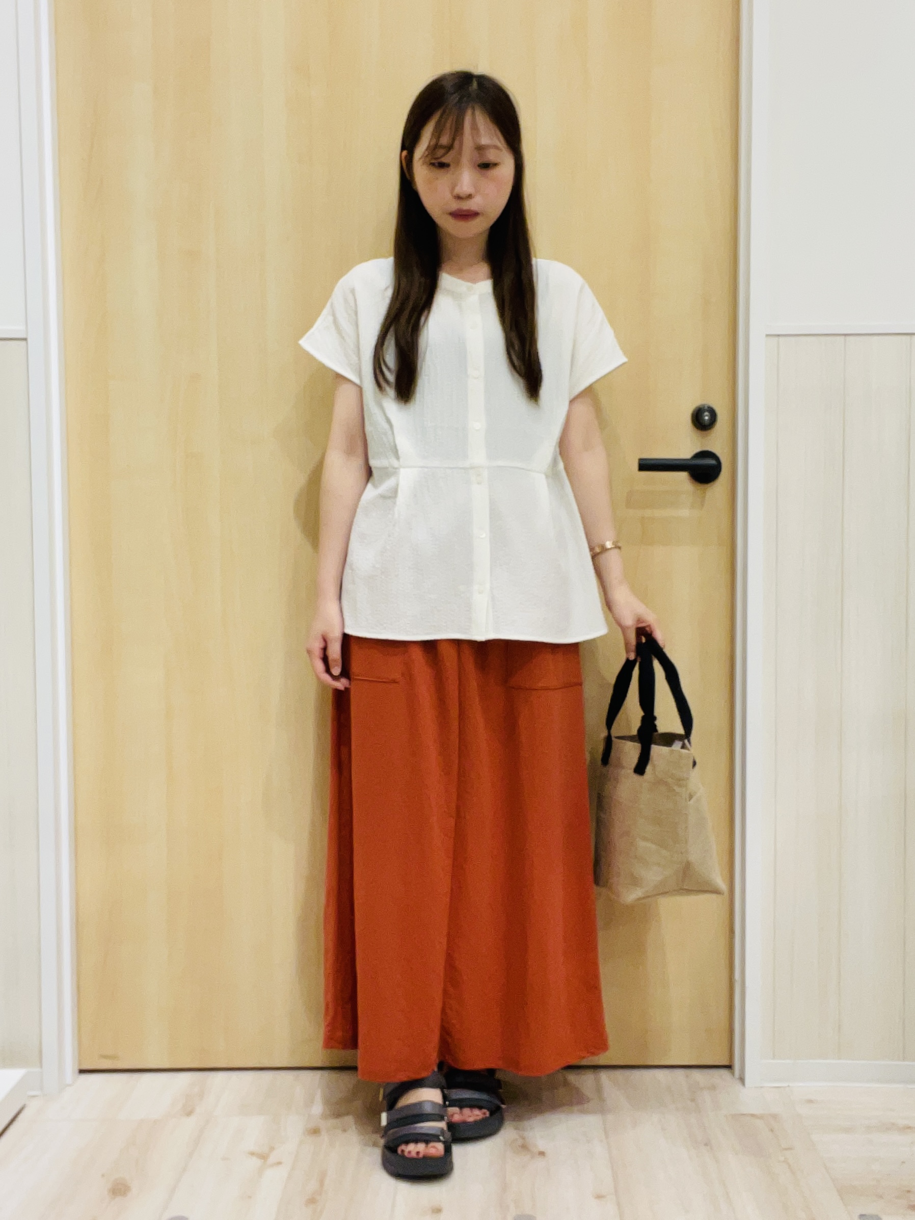 minamiさんの「SHOO･LA･RUE｜【前後2WAY/S-LL/洗濯機可】インしない リボンがアクセント ウエストタックブラウス」を使ったコーディネート