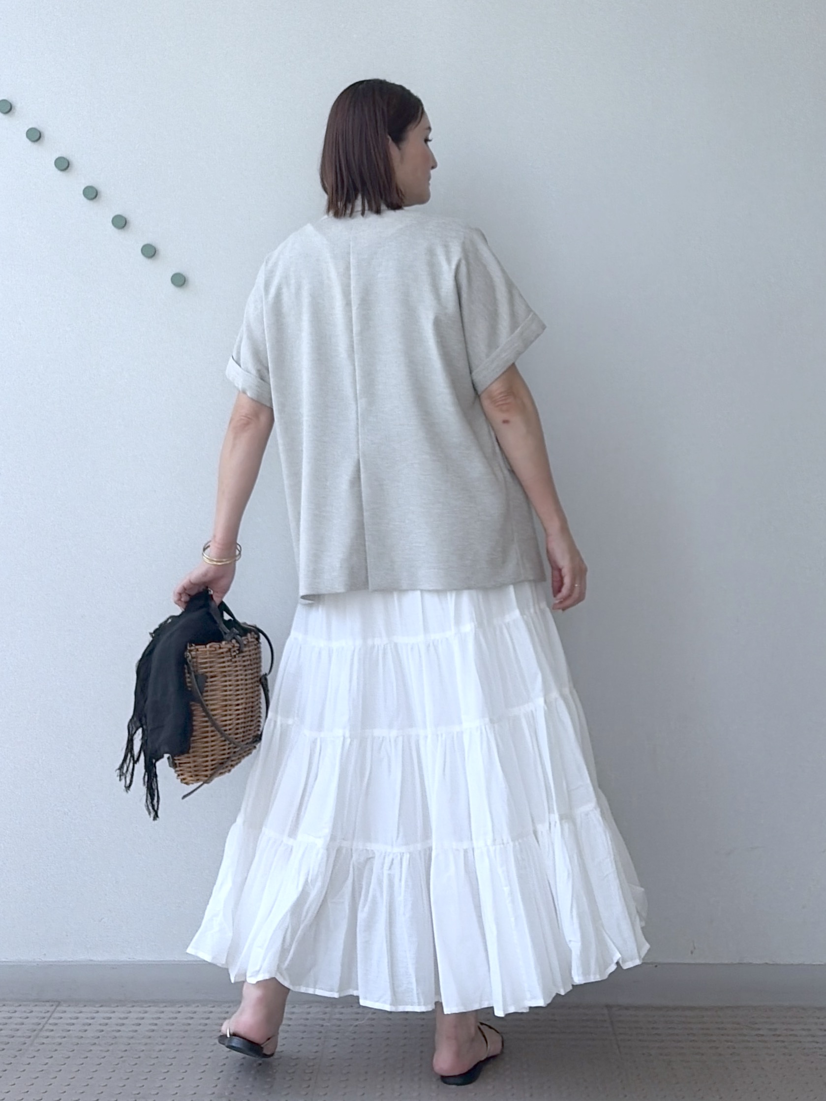 yoshikadoさんの「DRESSTERIOR｜【再入荷】コットンボイルティアードスカート」を使ったコーディネート