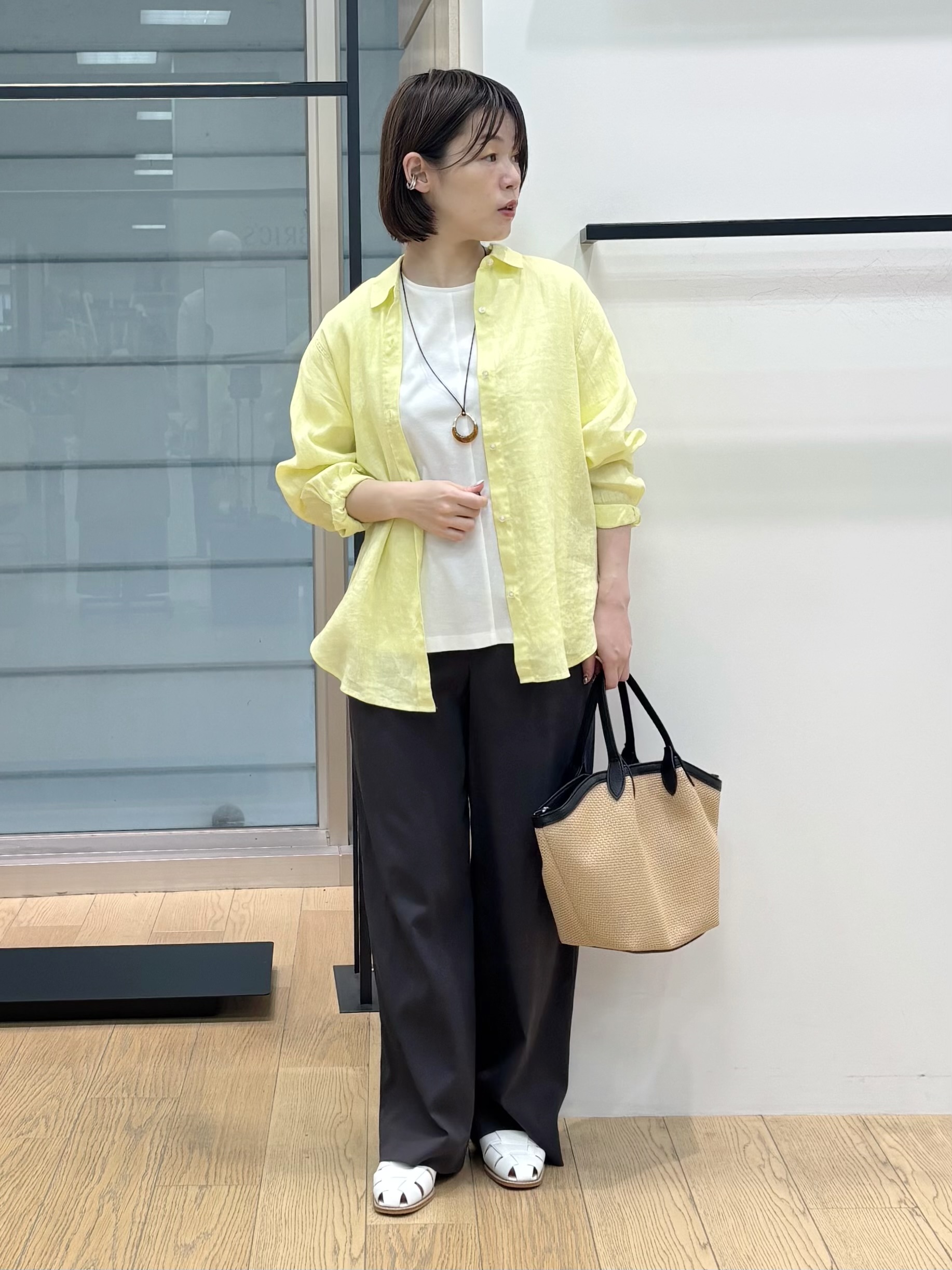 asamiさんの「INDIVI｜【バックシャン】異素材ドッキングプルオーバー」を使ったコーディネート