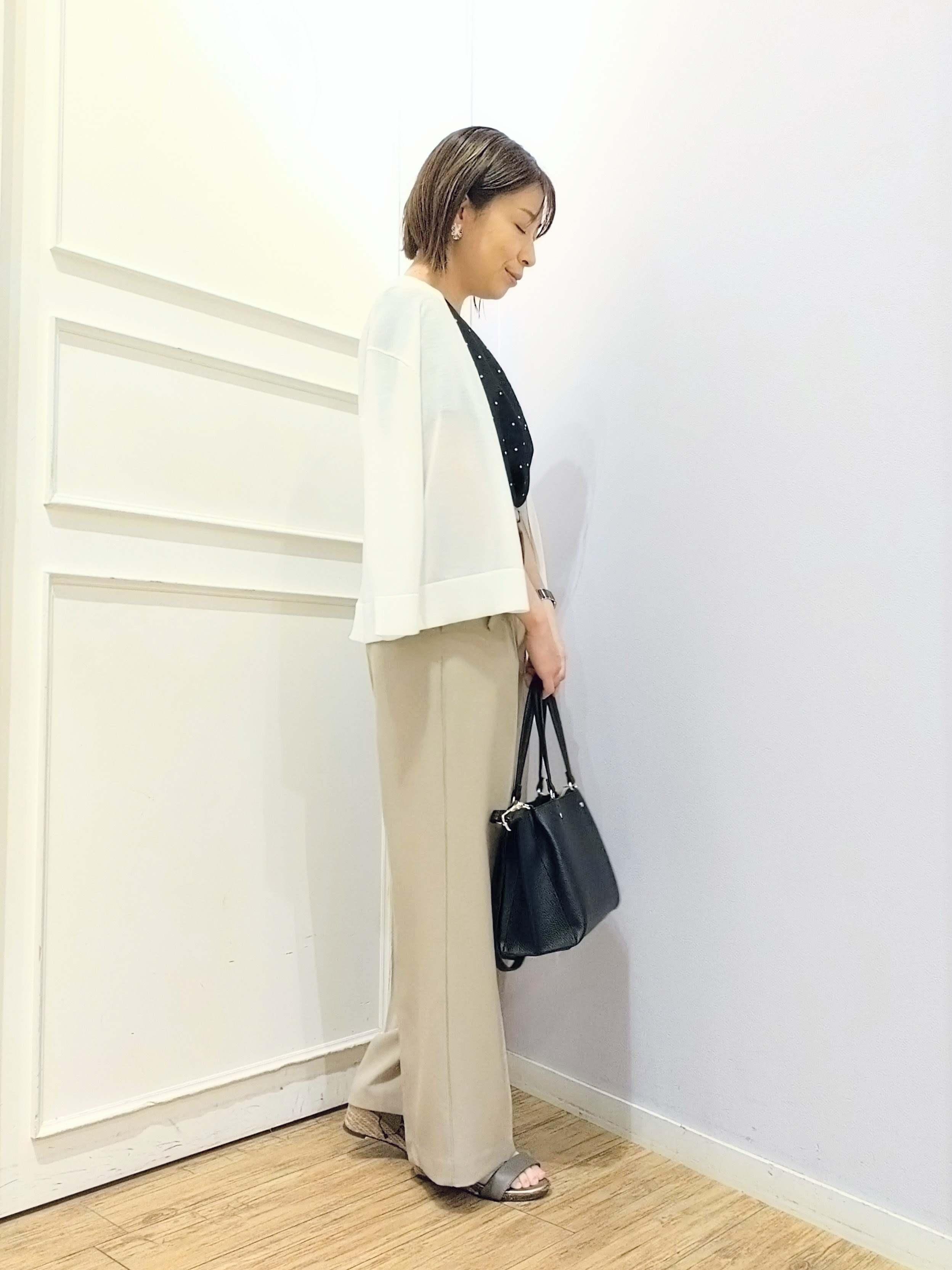 miomioさんの「SHOO･LA･RUE｜【ひんやり/洗濯機可/S-LL】オンにもオフにも マルチに使えるボタンレスカーディガン」を使ったコーディネート