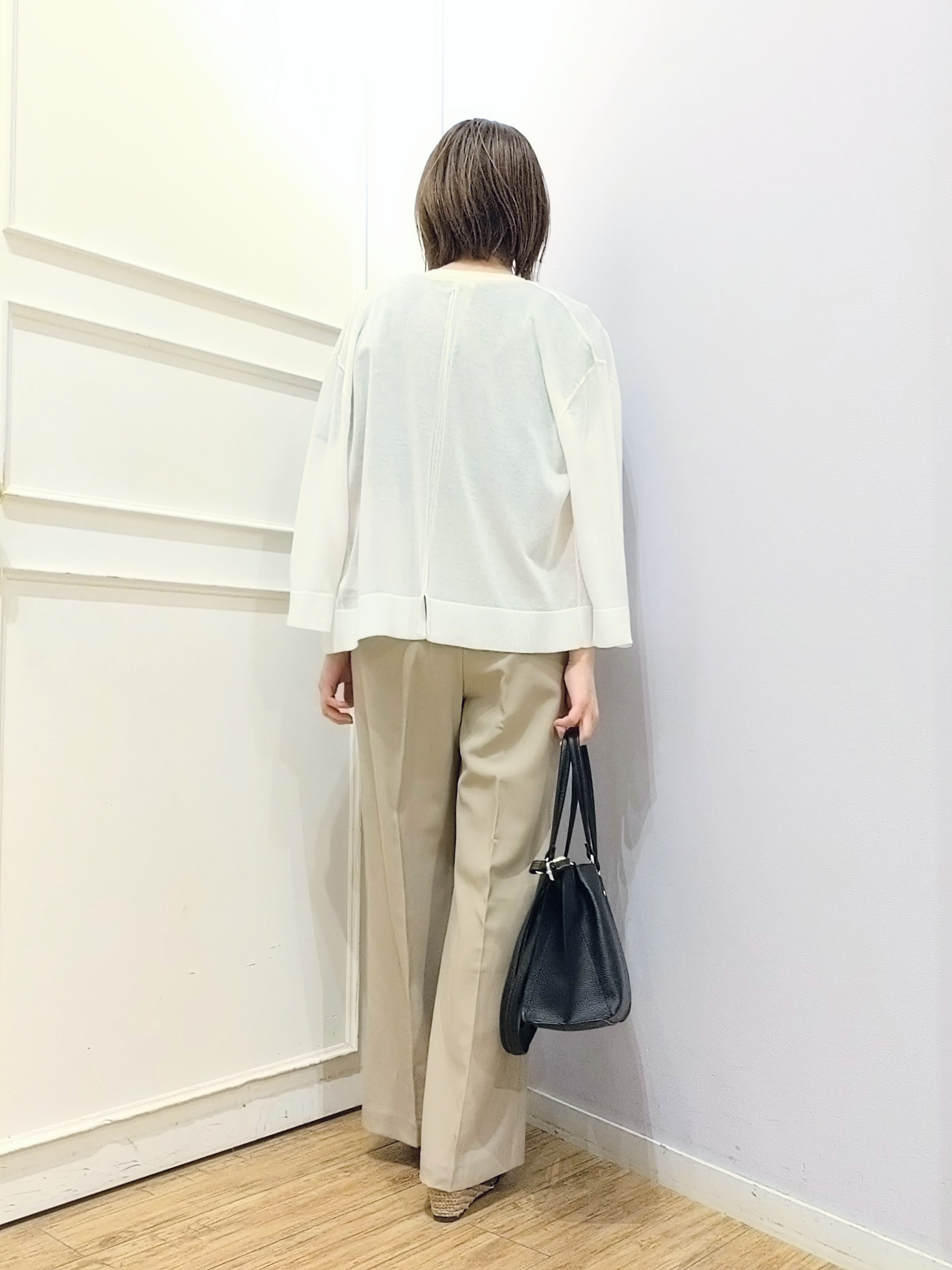 miomioさんの「SHOO･LA･RUE｜【ひんやり/洗濯機可/S-LL】オンにもオフにも マルチに使えるボタンレスカーディガン」を使ったコーディネート