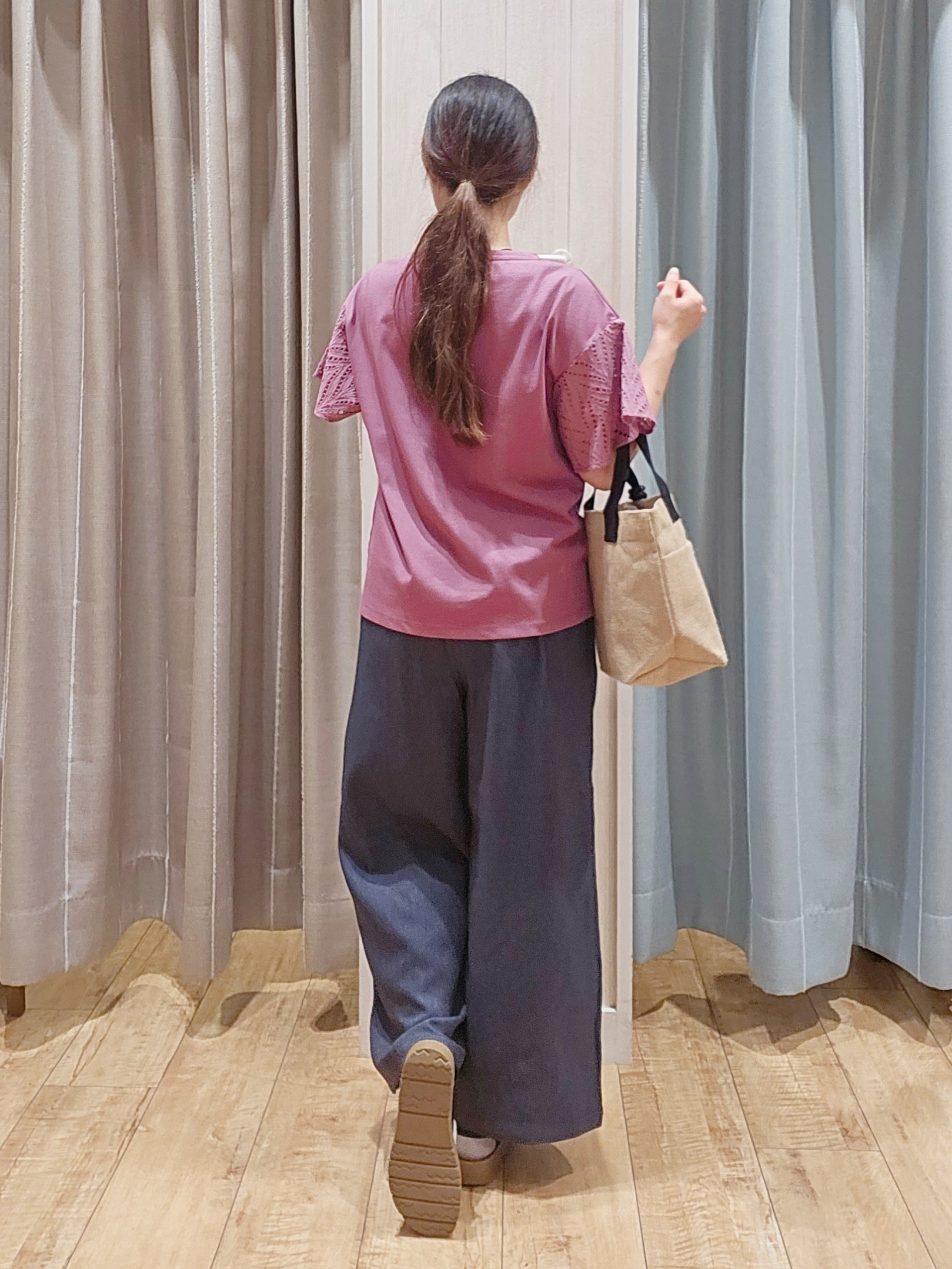 miyaさんの「SHOO･LA･RUE｜【汗じみ防止/ひんやり/S-LL】レースが華やか お袖フレアTシャツ」を使ったコーディネート
