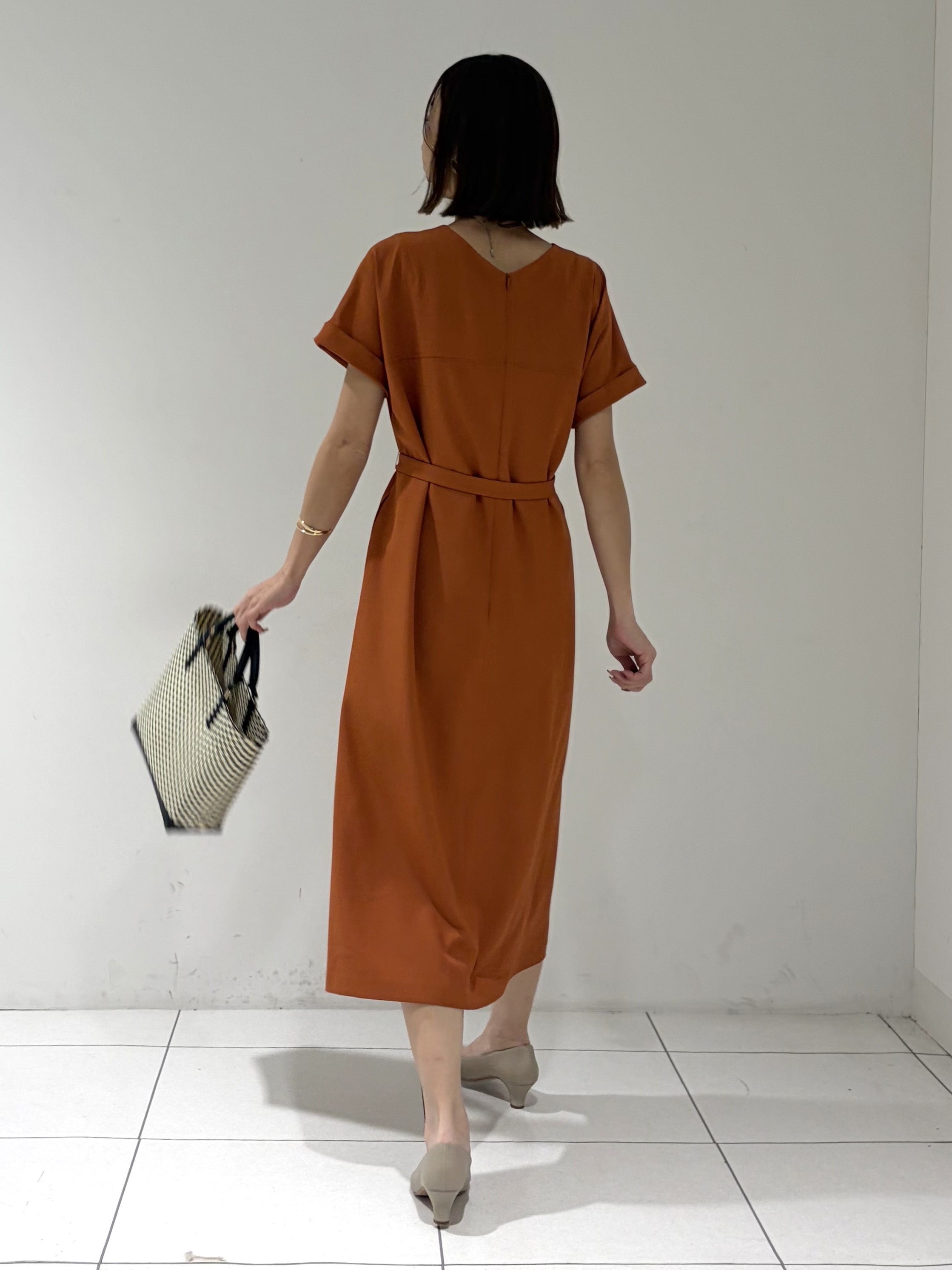 shioriさんの「INDIVI｜【華奢見え】ベルト付きナローワンピース」を使ったコーディネート