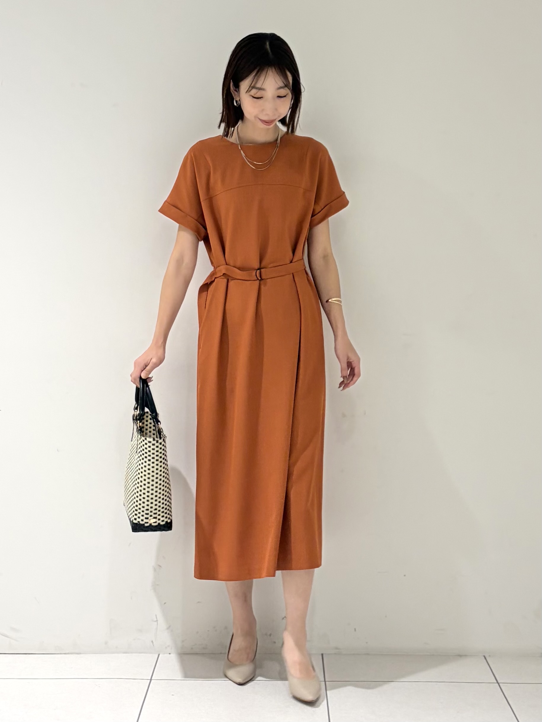 shioriさんの「INDIVI｜【華奢見え】ベルト付きナローワンピース」を使ったコーディネート