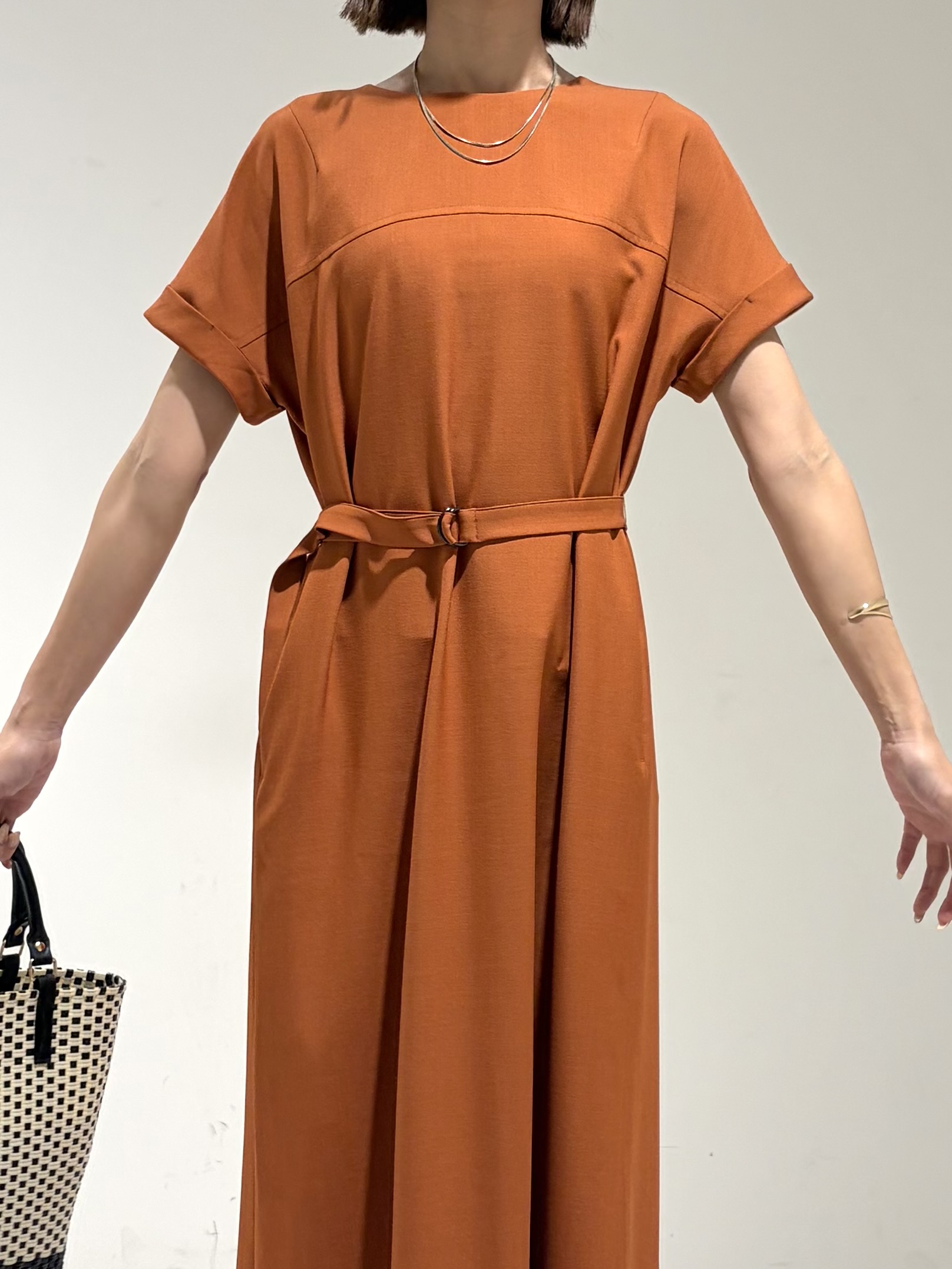 shioriさんの「INDIVI｜【華奢見え】ベルト付きナローワンピース」を使ったコーディネート