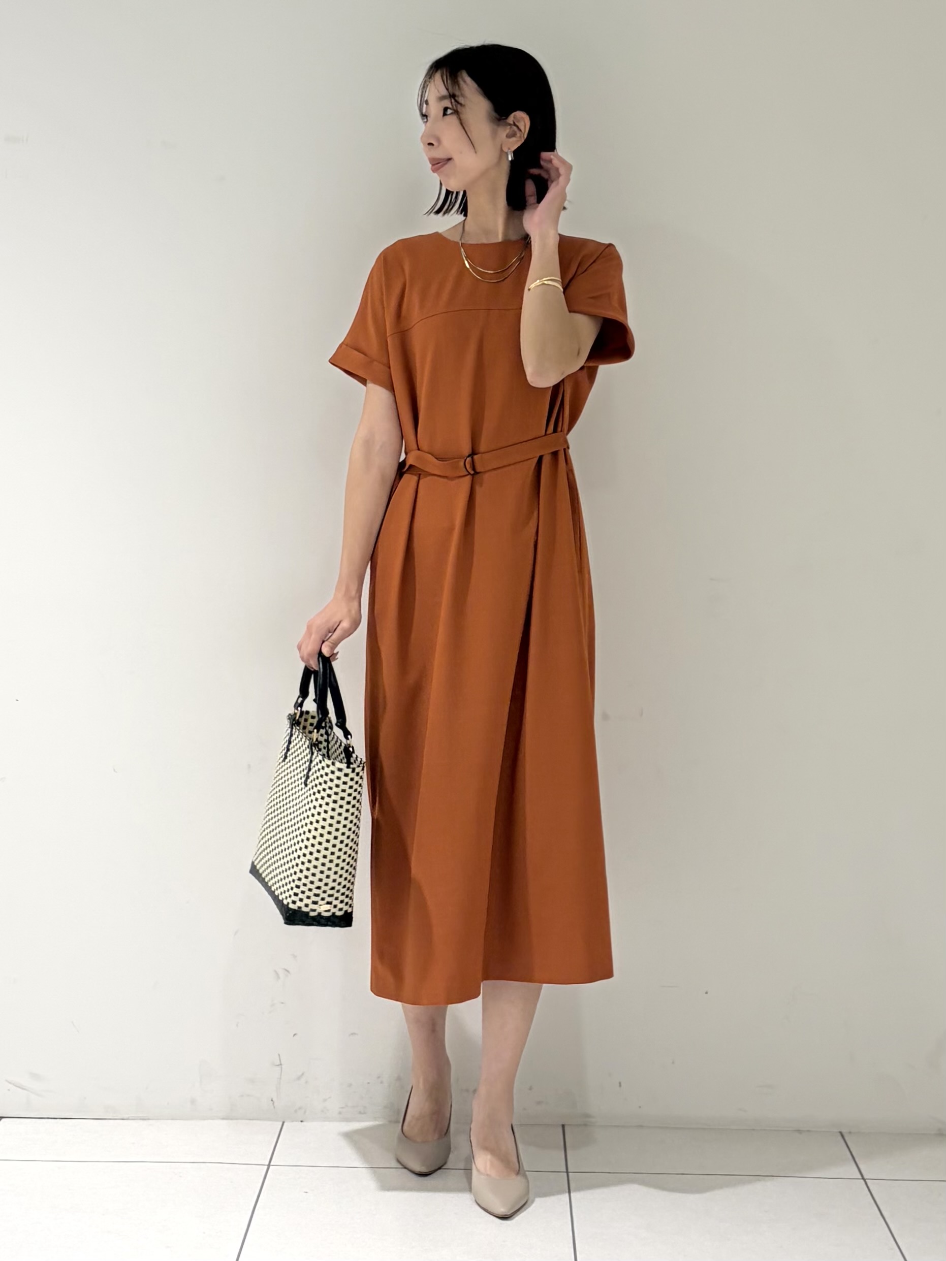 shioriさんの「INDIVI｜【華奢見え】ベルト付きナローワンピース」を使ったコーディネート