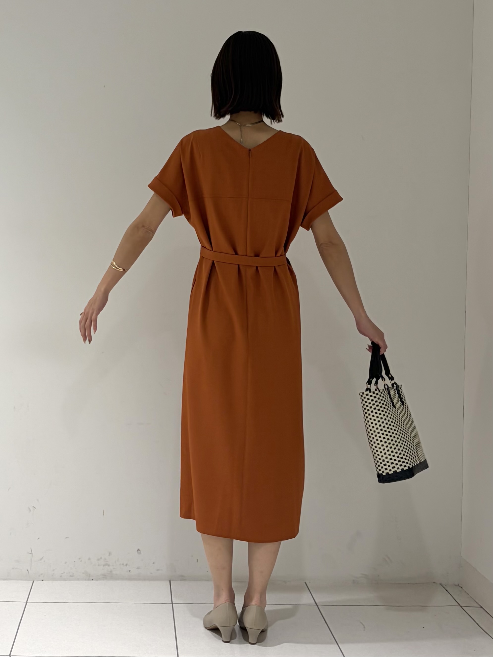 shioriさんの「INDIVI｜【華奢見え】ベルト付きナローワンピース」を使ったコーディネート