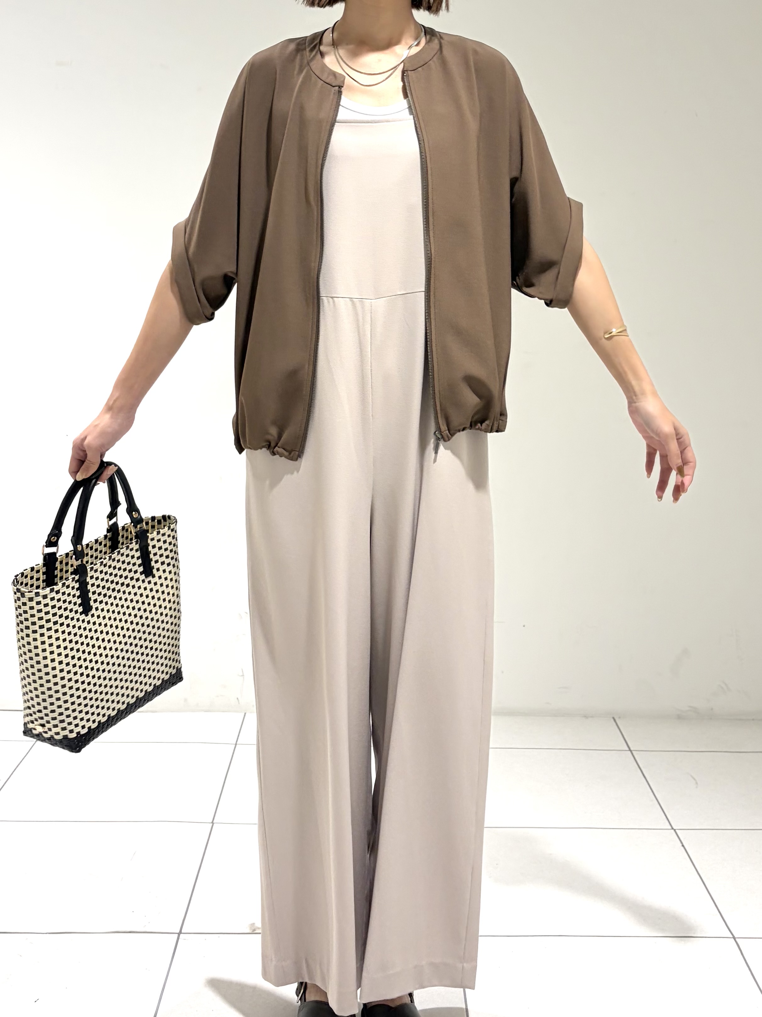 shioriさんの「INDIVI｜【着る日傘】ドルマンフォルムブルゾン」を使ったコーディネート