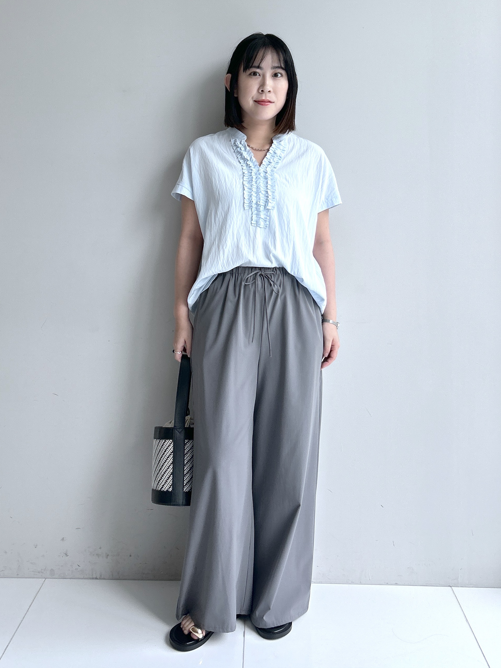 Hirokaさんの「Dessin｜バンドカラーフロントフリルブラウス」を使ったコーディネート