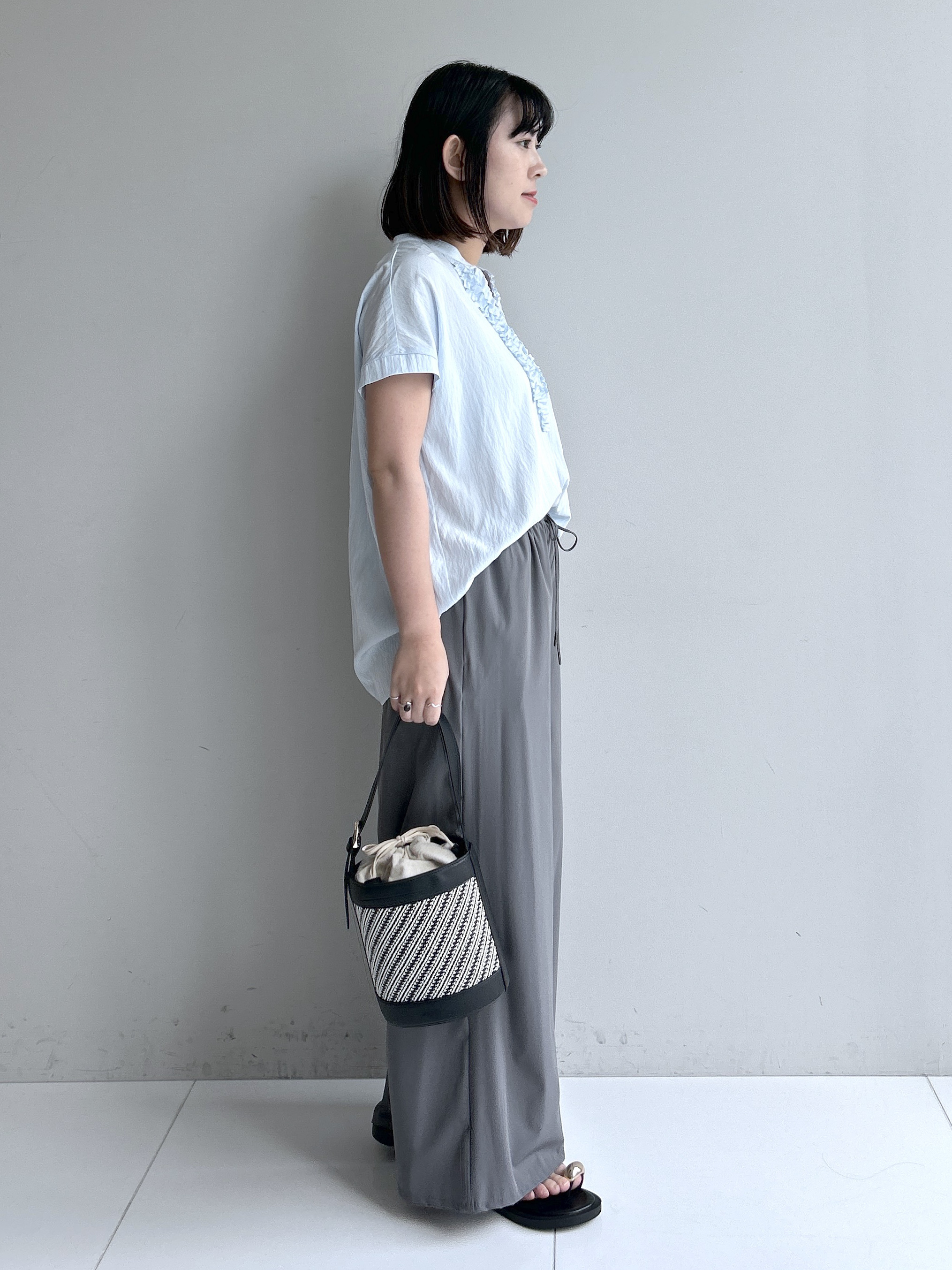 Hirokaさんの「Dessin｜バンドカラーフロントフリルブラウス」を使ったコーディネート