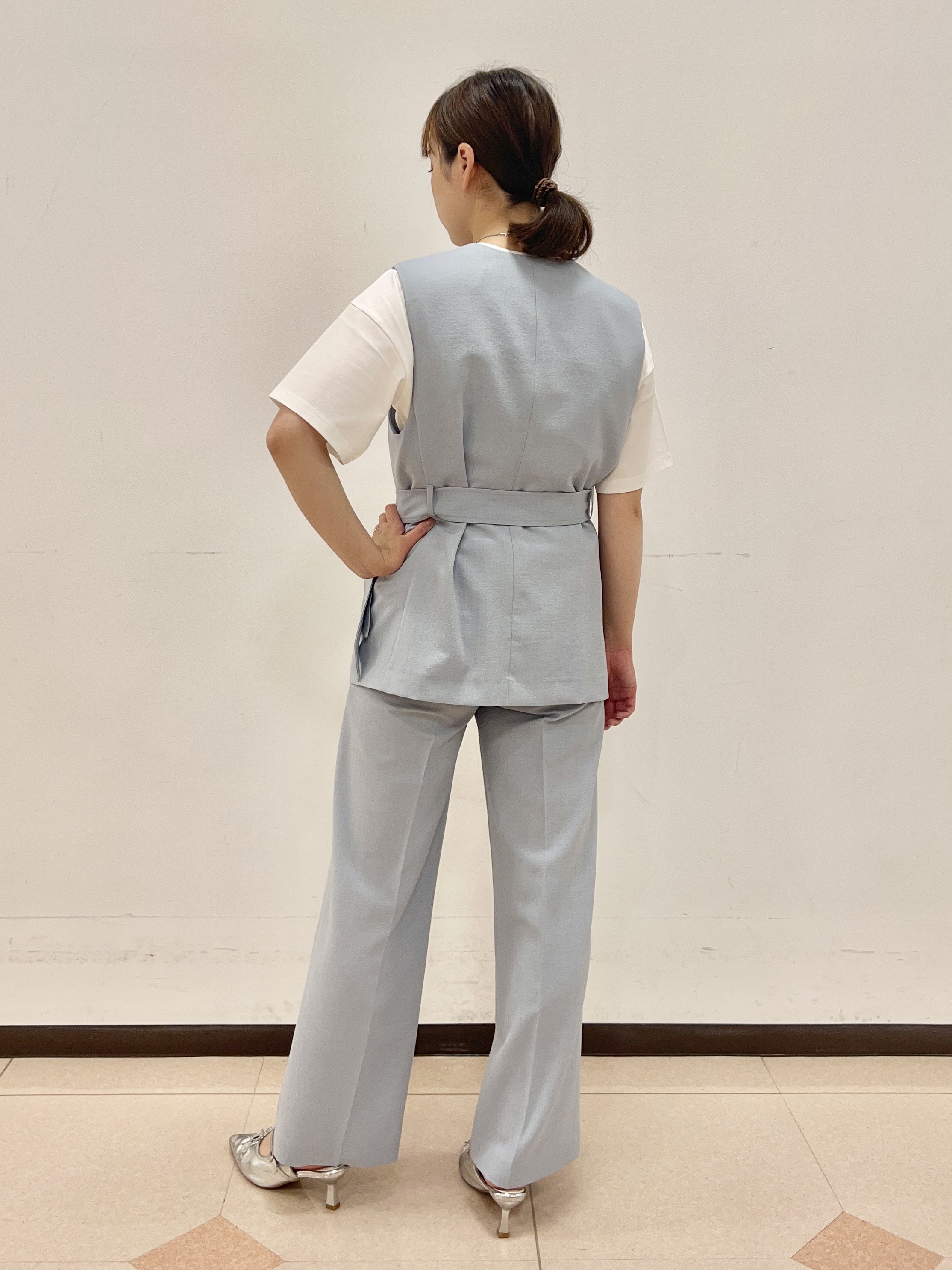 りおさんの「UNTITLED｜【セットアップ可/UV/接触冷感】スラブキーネックジレ」を使ったコーディネート