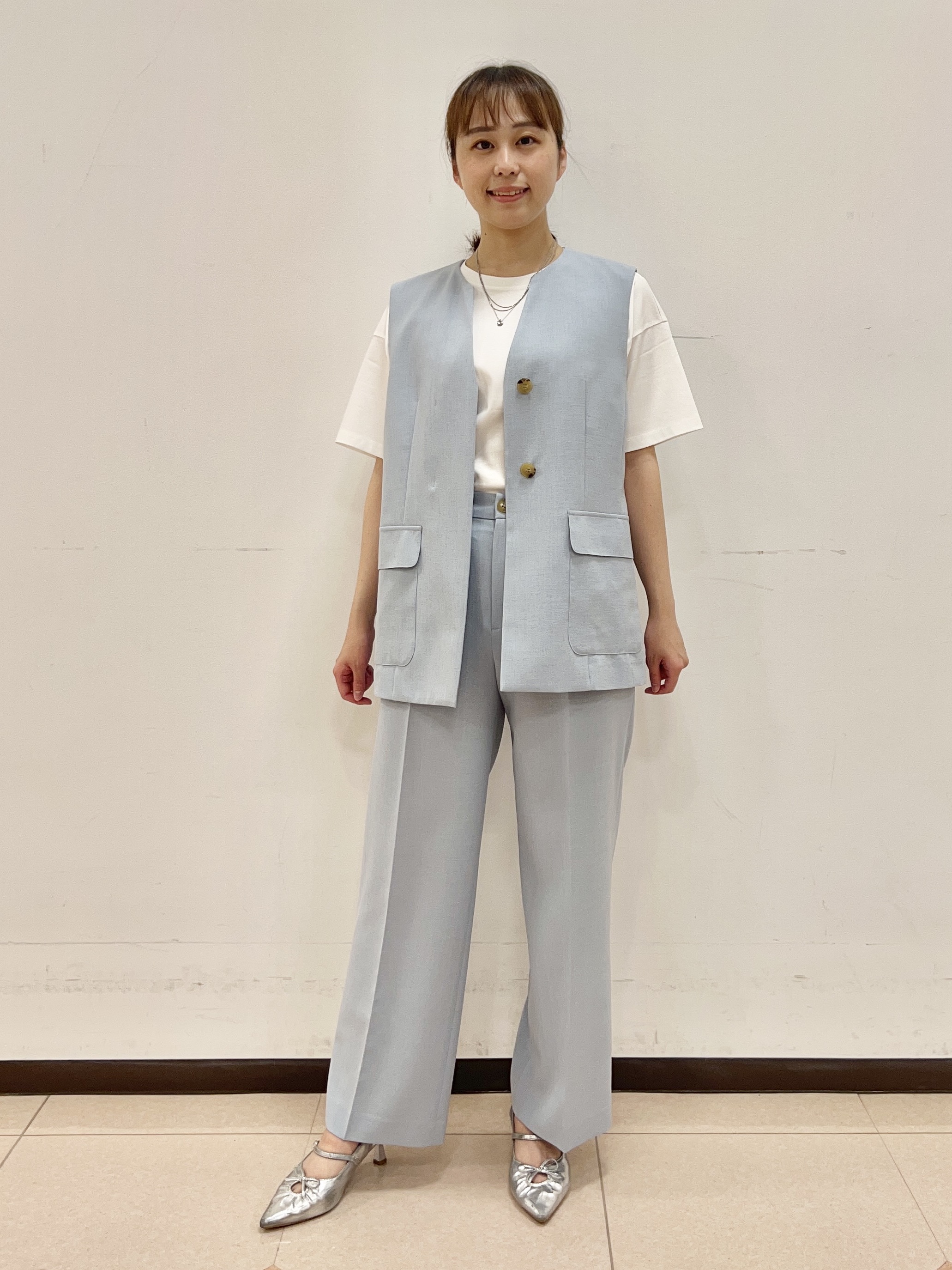 りおさんの「UNTITLED｜【セットアップ可/UV/接触冷感】スラブキーネックジレ」を使ったコーディネート