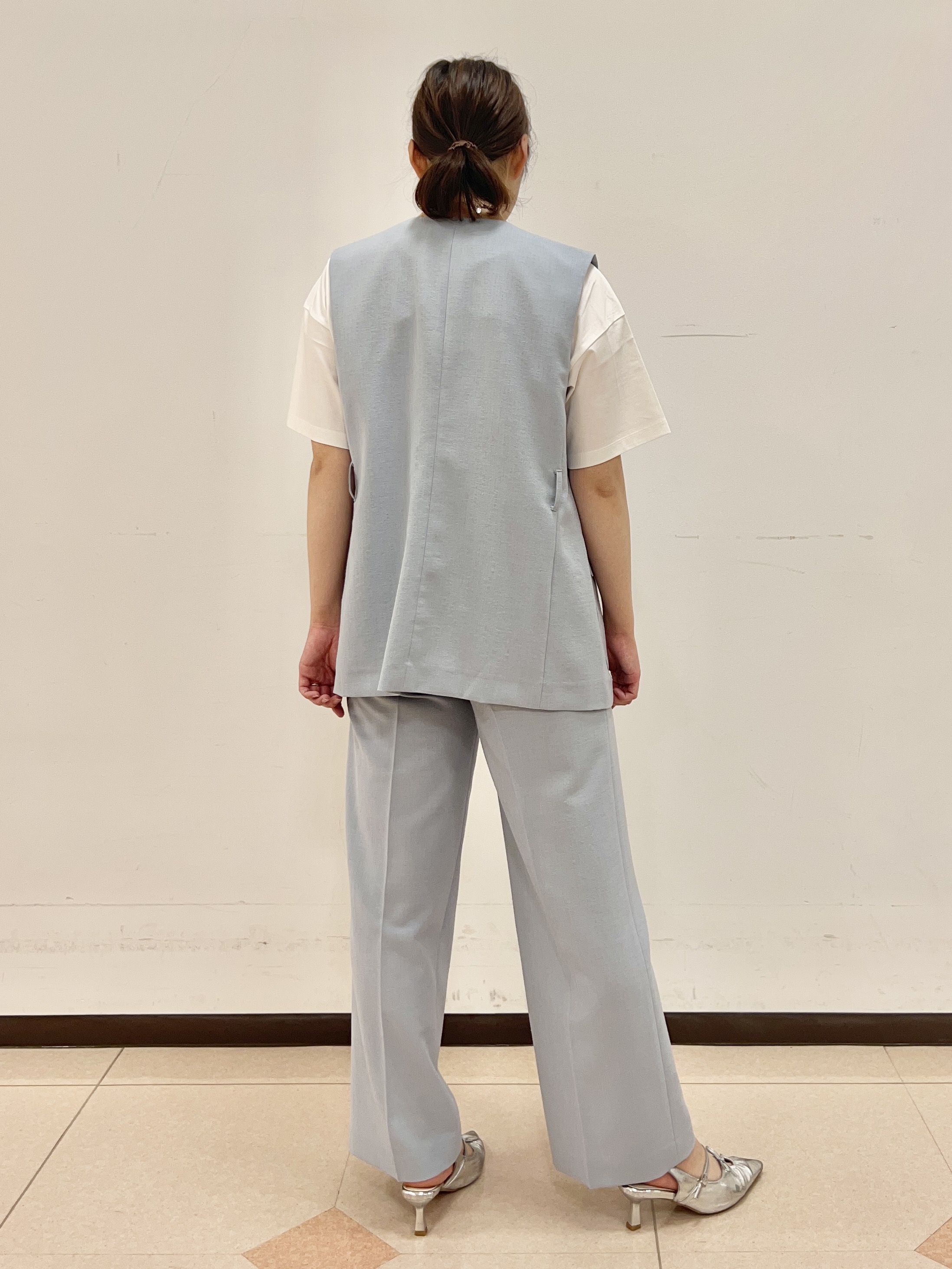 りおさんの「UNTITLED｜【セットアップ可/UV/接触冷感】スラブキーネックジレ」を使ったコーディネート