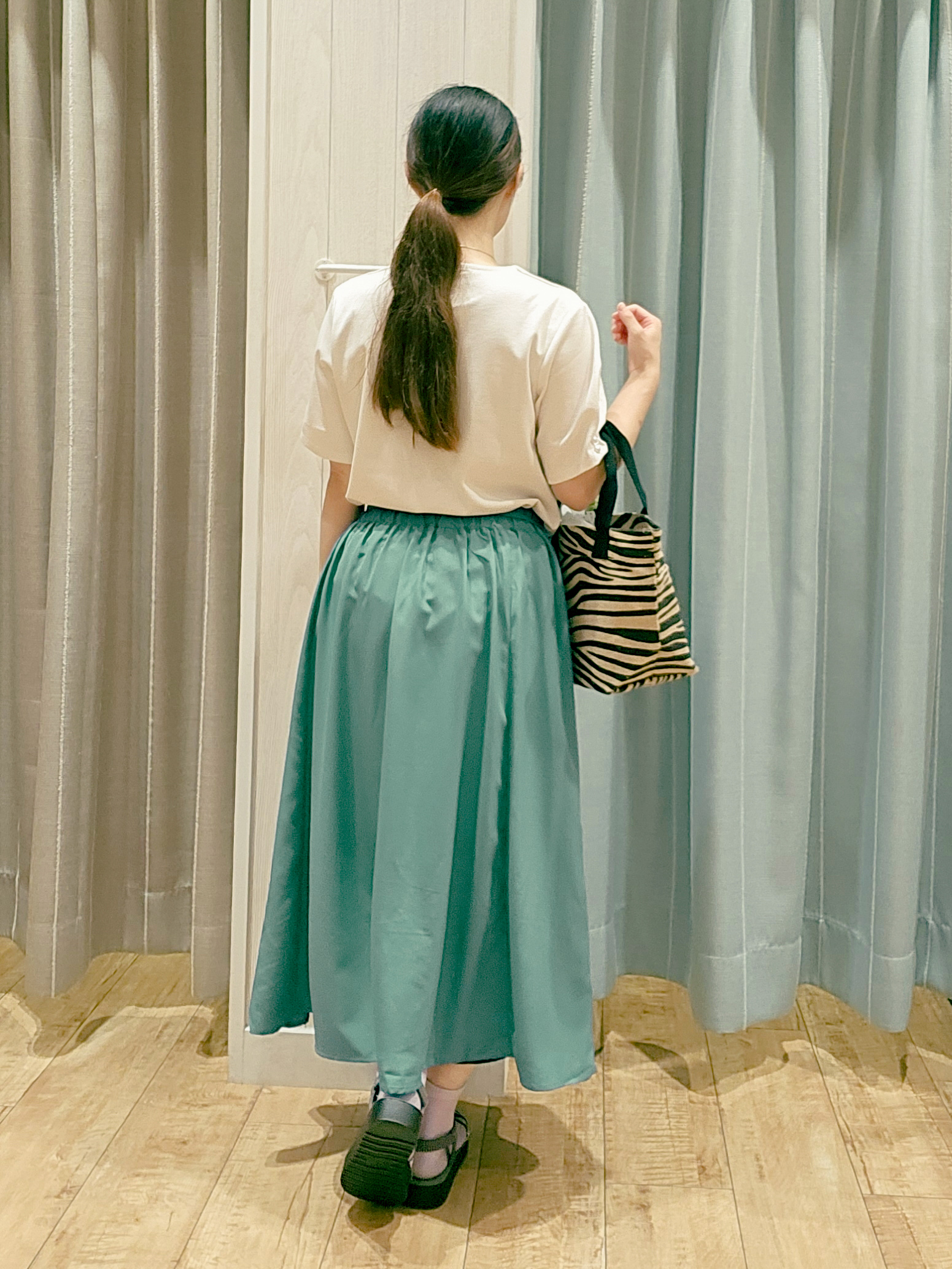 miyaさんの「SHOO･LA･RUE｜【2点セット/洗濯機可/S-LL】お袖パールがアクセント ネックレス付きトップス」を使ったコーディネート