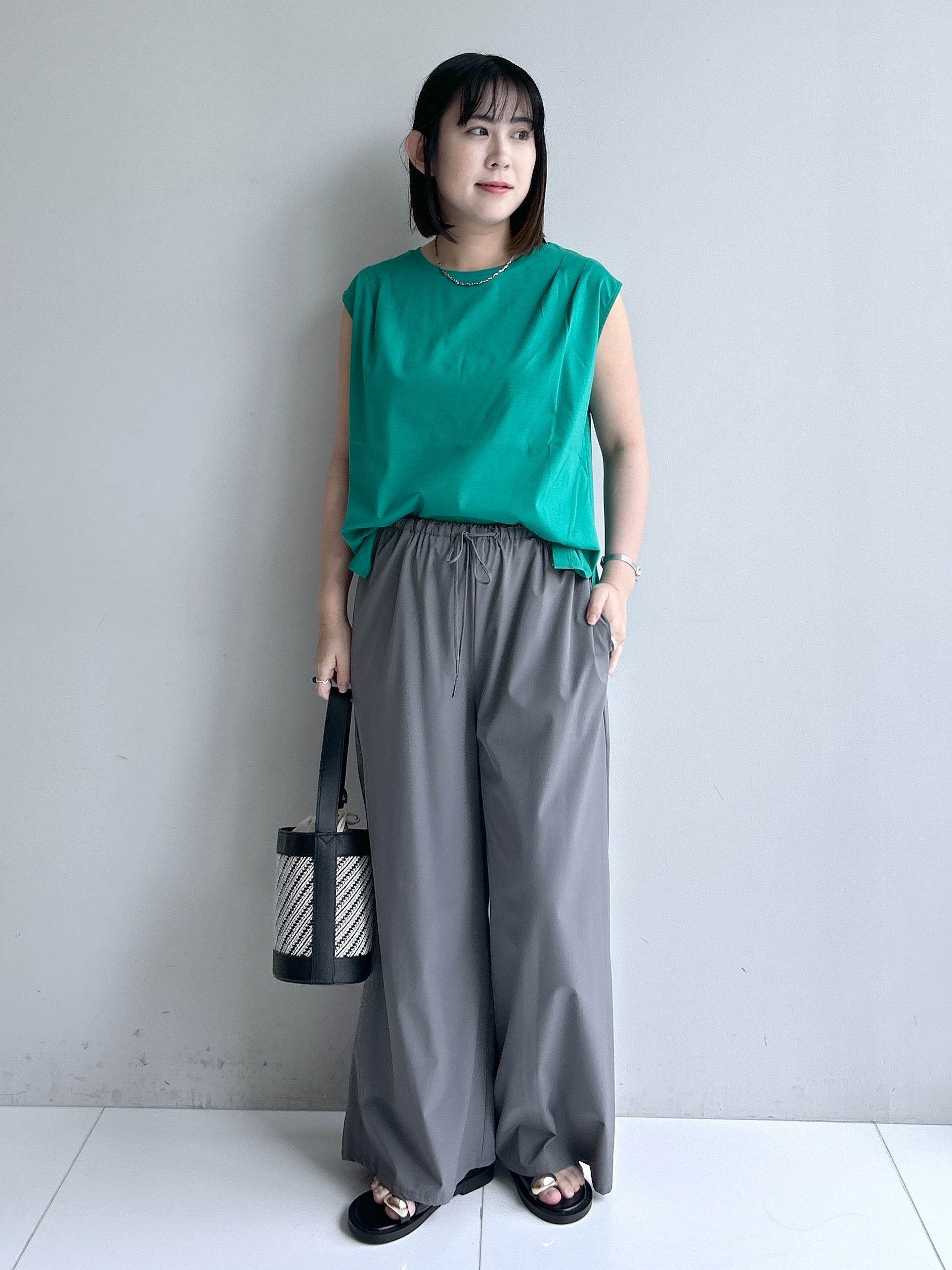 Hirokaさんの「Dessin｜【接触冷感/UVカット】美光沢ノースリーブカットソー」を使ったコーディネート
