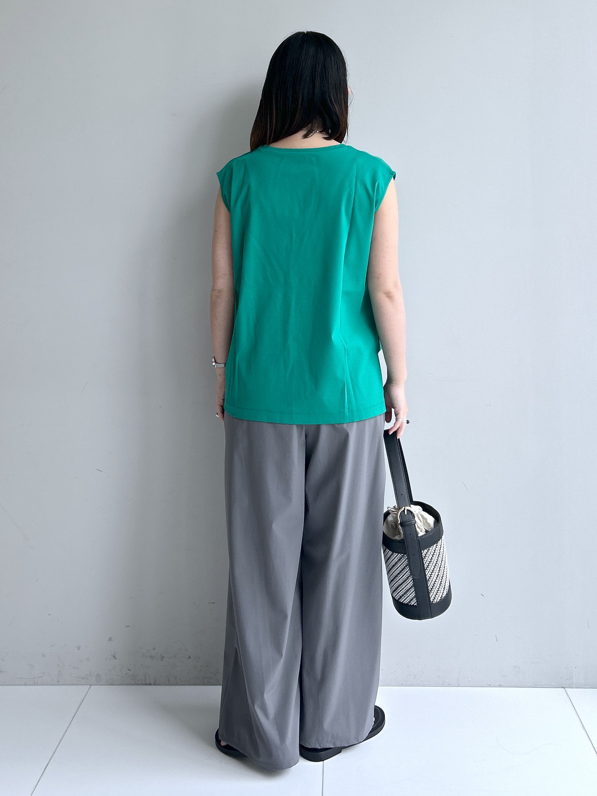 Hirokaさんの「Dessin｜【接触冷感/UVカット】美光沢ノースリーブカットソー」を使ったコーディネート