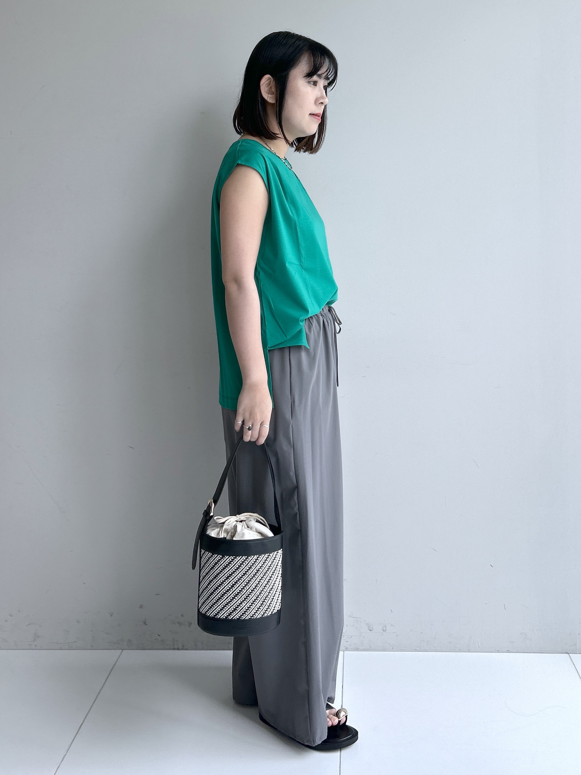 Hirokaさんの「Dessin｜【接触冷感/UVカット】美光沢ノースリーブカットソー」を使ったコーディネート