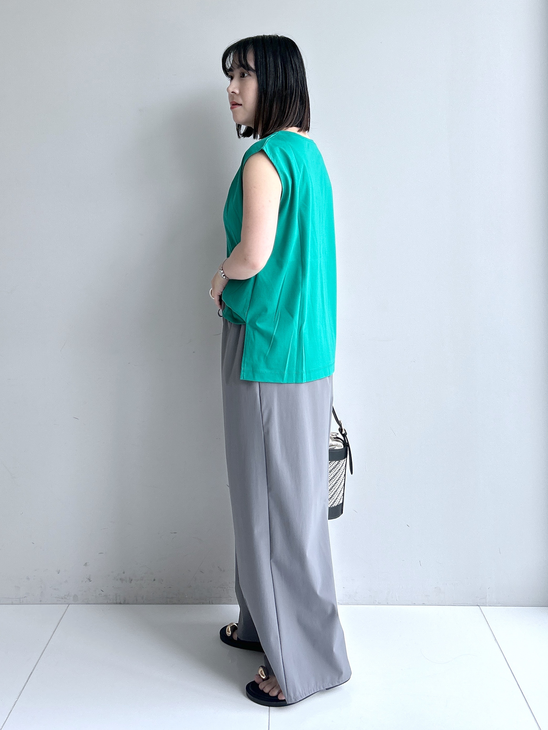 Hirokaさんの「Dessin｜【接触冷感/UVカット】美光沢ノースリーブカットソー」を使ったコーディネート